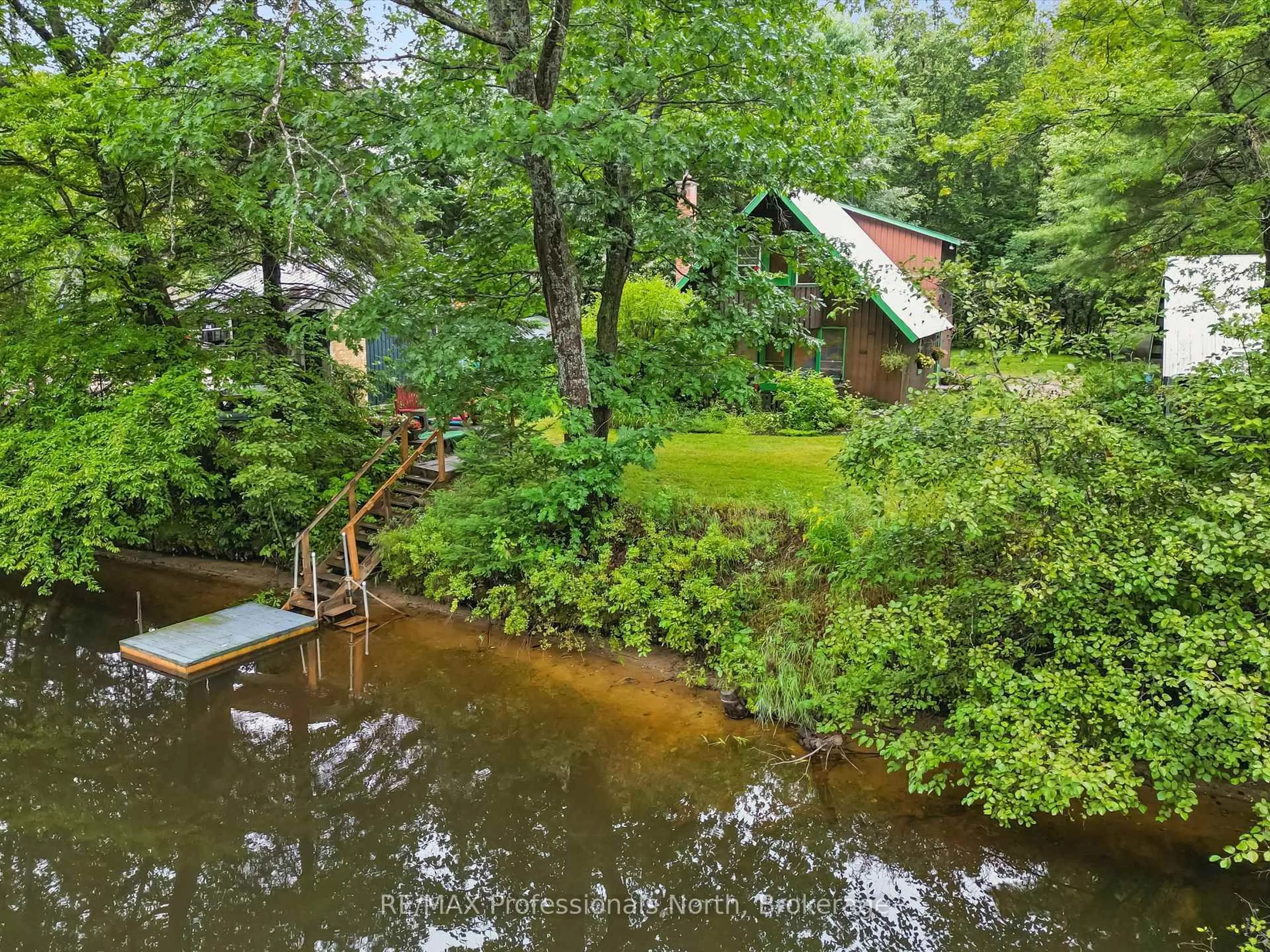 A pic from outside/outdoor area/front of a property/back of a property/a pic from drone, water/lake/river/ocean view for 19 Glen Acres Rd, Huntsville Ontario P1H 1N6