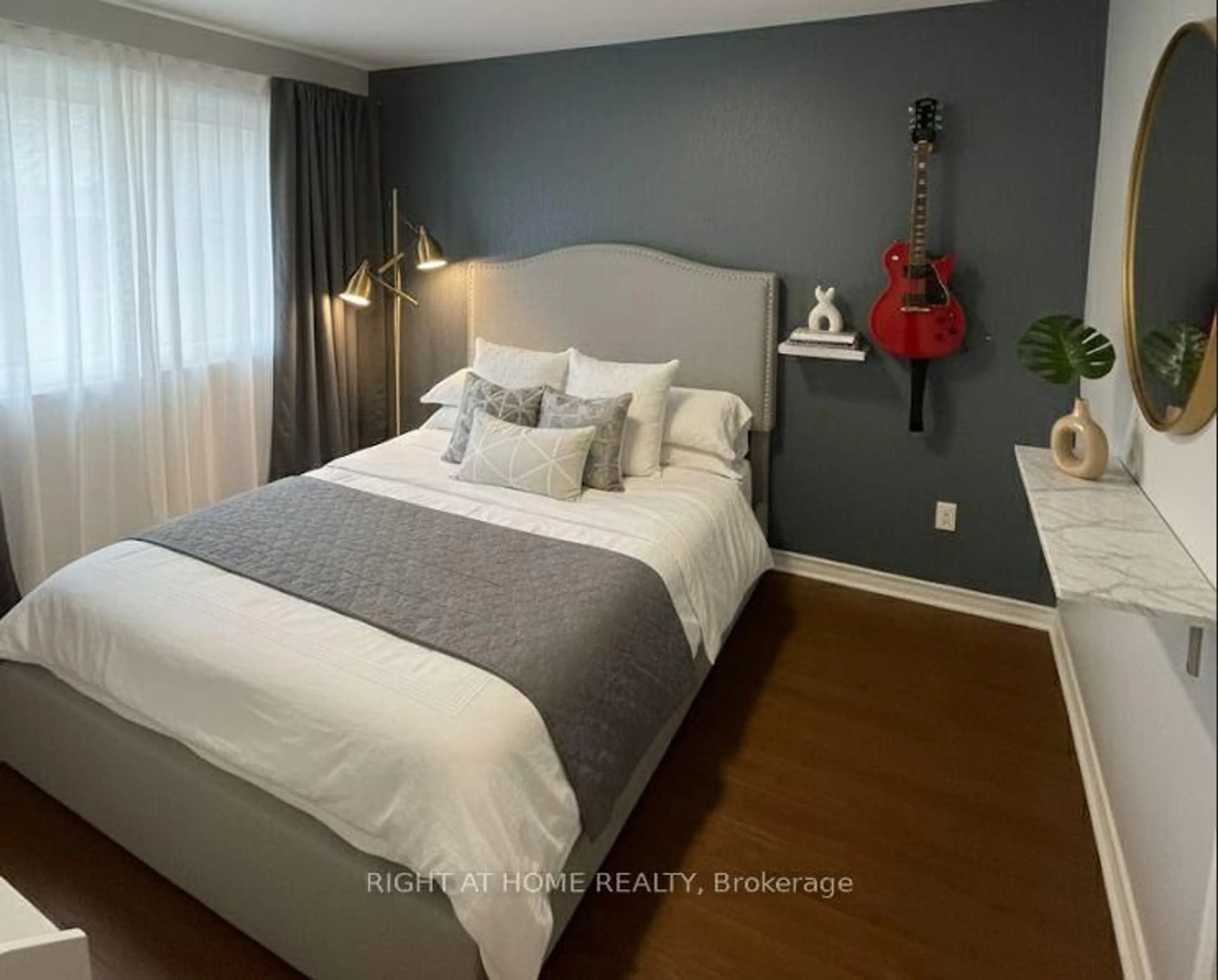 Bedroom with bed, unknown for 14 Canterbury Dr, St. Catharines Ontario L2P 3M7