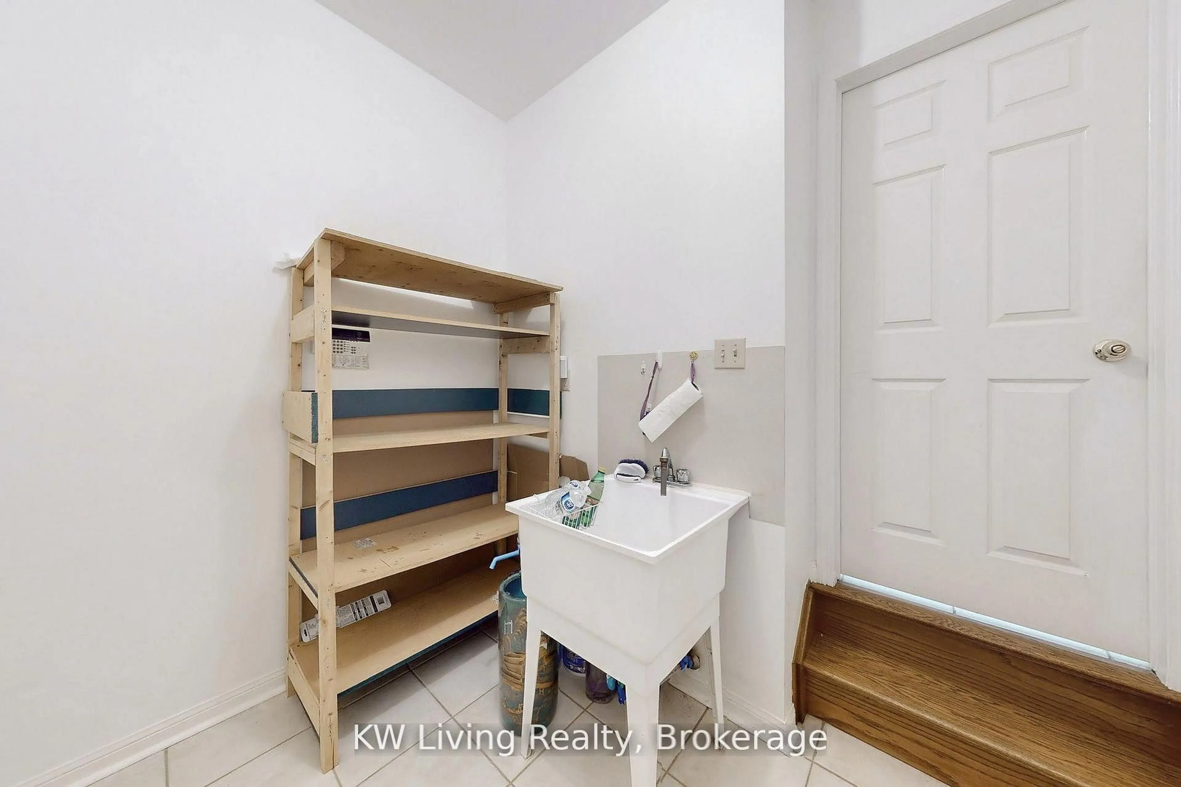 Laundry room for 76 Spooner Cres, Cambridge Ontario N1T 1Y1