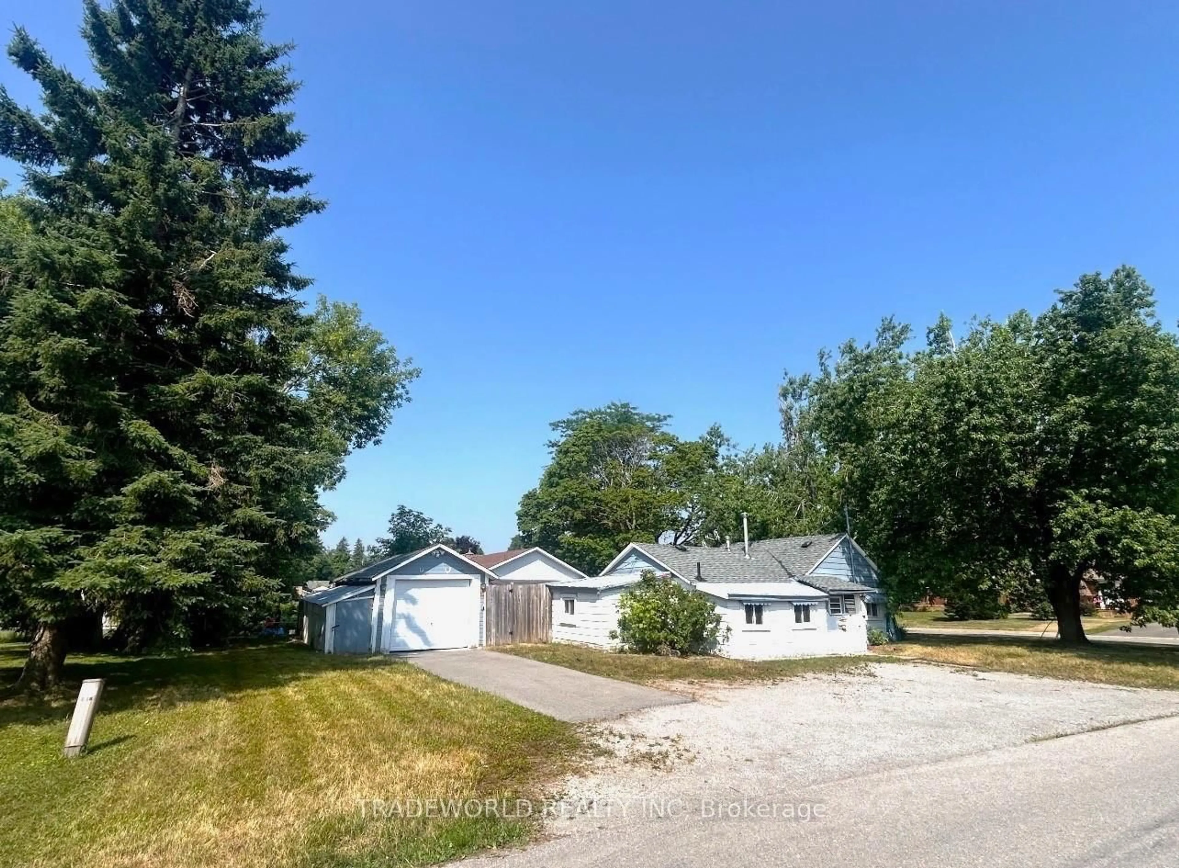 A pic from outside/outdoor area/front of a property/back of a property/a pic from drone, street for 137 King St, Kawartha Lakes Ontario K9V 1E2