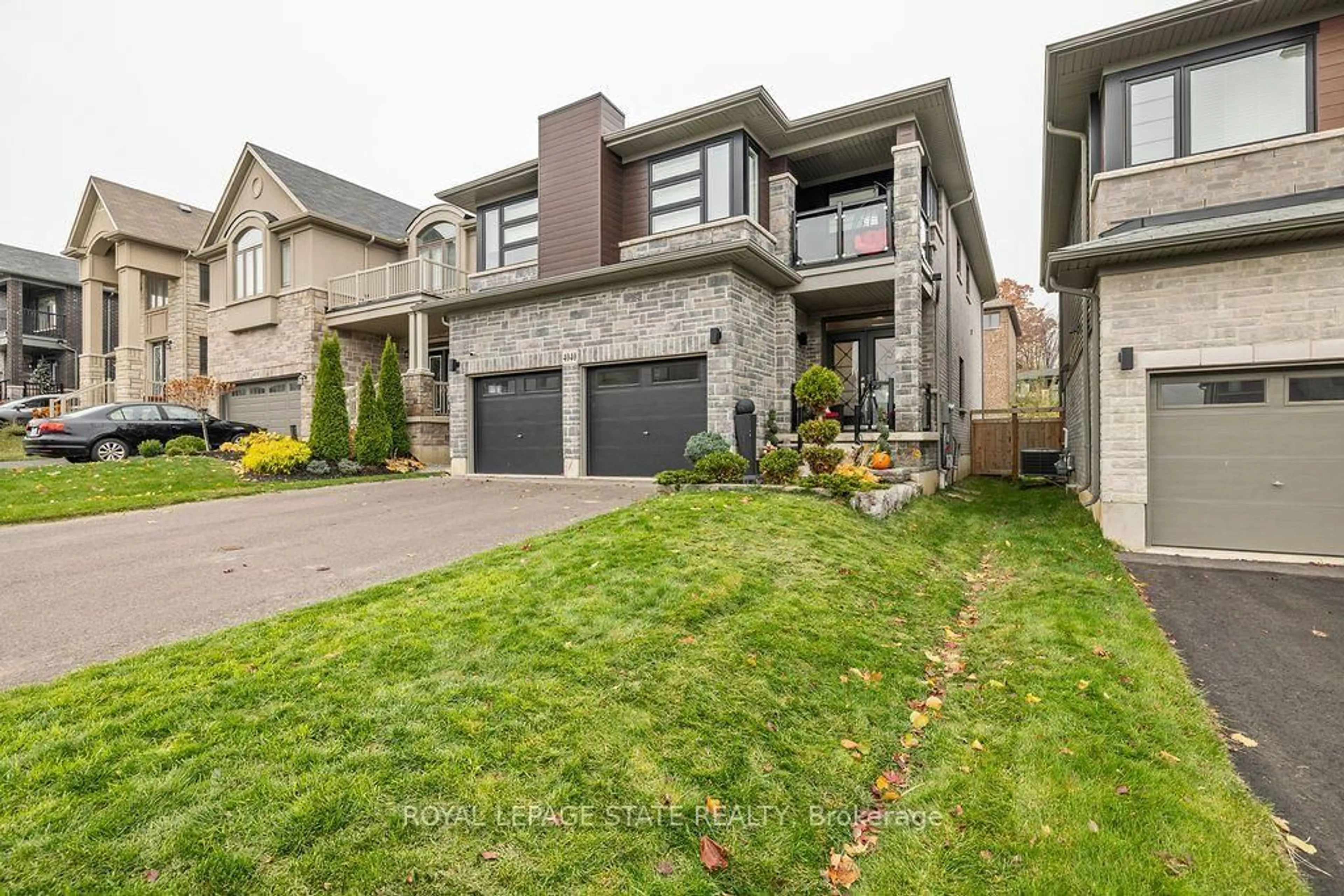 Home with brick exterior material, street for 4040 Stadelbauer Dr, Lincoln Ontario L3J 0S5