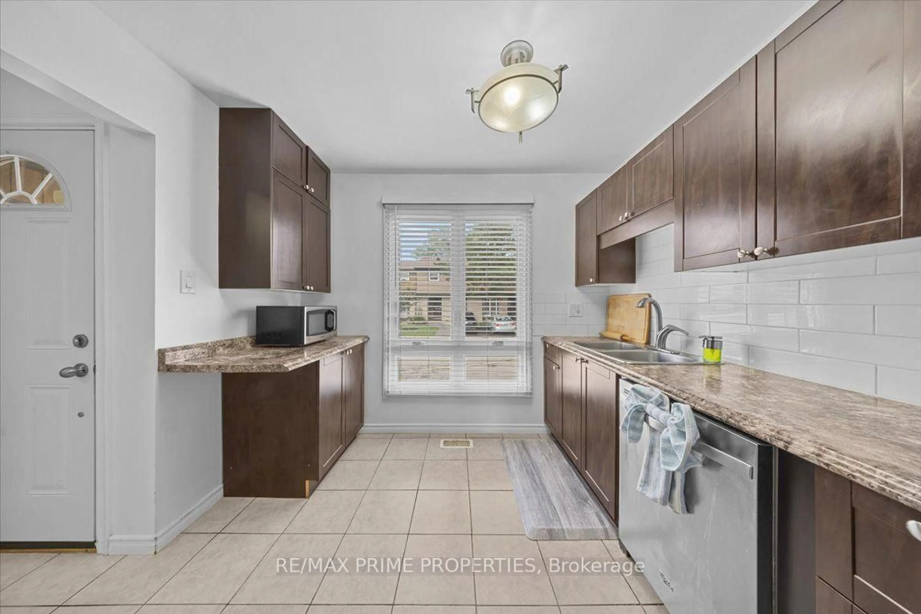 Standard kitchen, ceramic/tile floor for 6252 Castille Crt #29, Orleans Ontario K1C 1X5