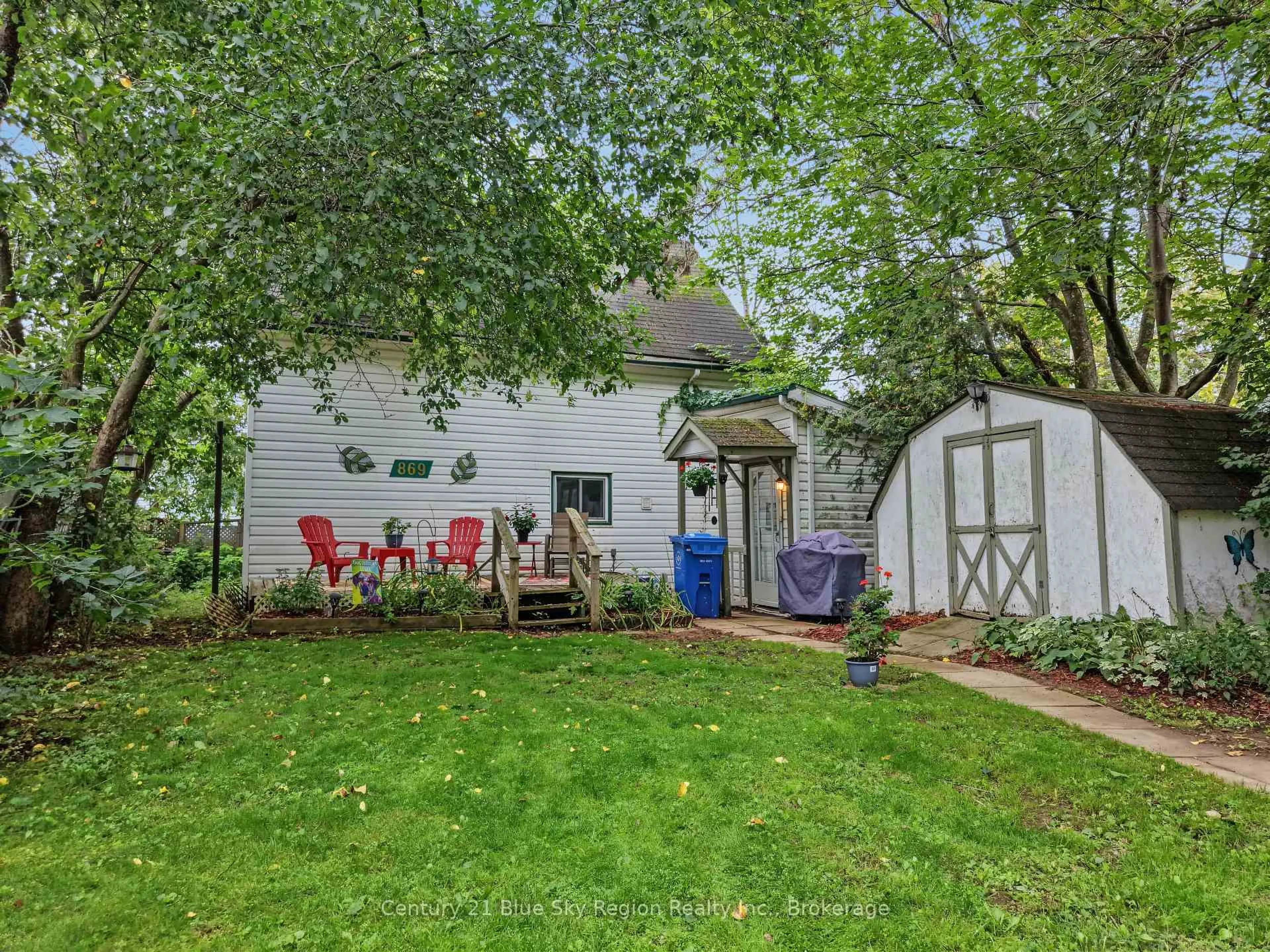 Patio, street for 869 FERGUSON St, North Bay Ontario P1B 1Y9
