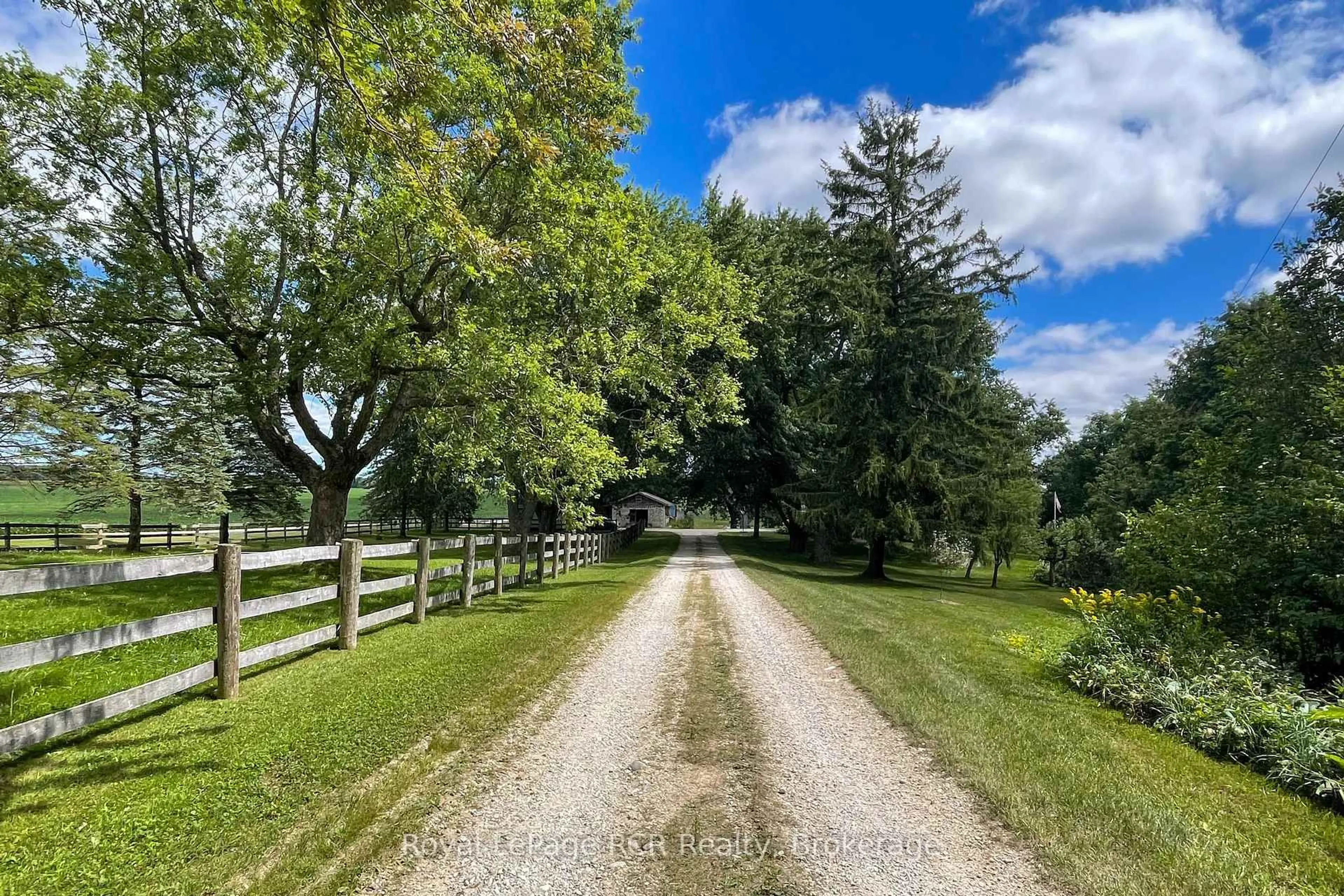 A pic from outside/outdoor area/front of a property/back of a property/a pic from drone, street for 440 London Rd, Southgate Ontario N0G 2L2