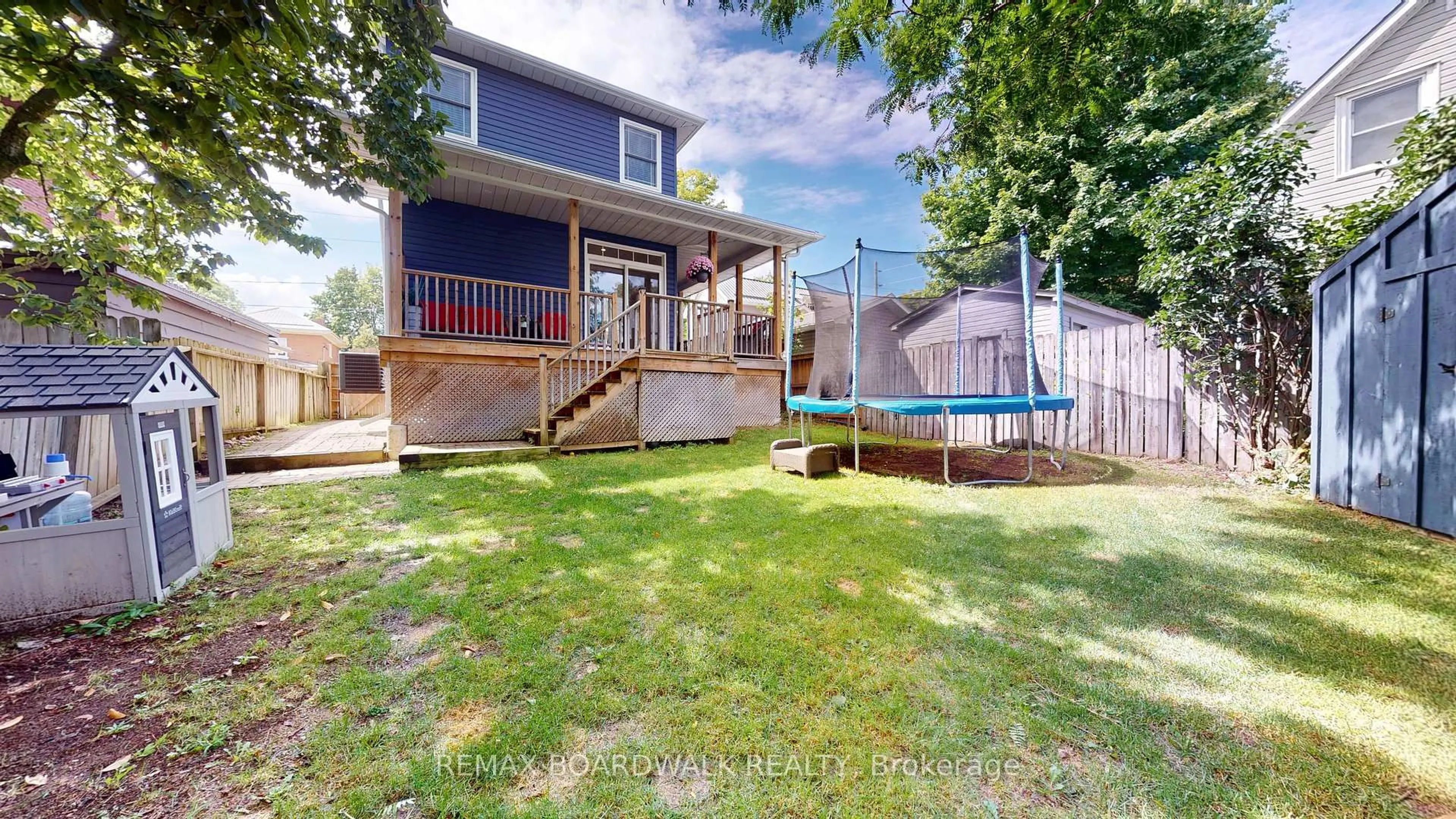 A pic from outside/outdoor area/front of a property/back of a property/a pic from drone, unknown for 51 Ormond St, Brockville Ontario K6V 2K5