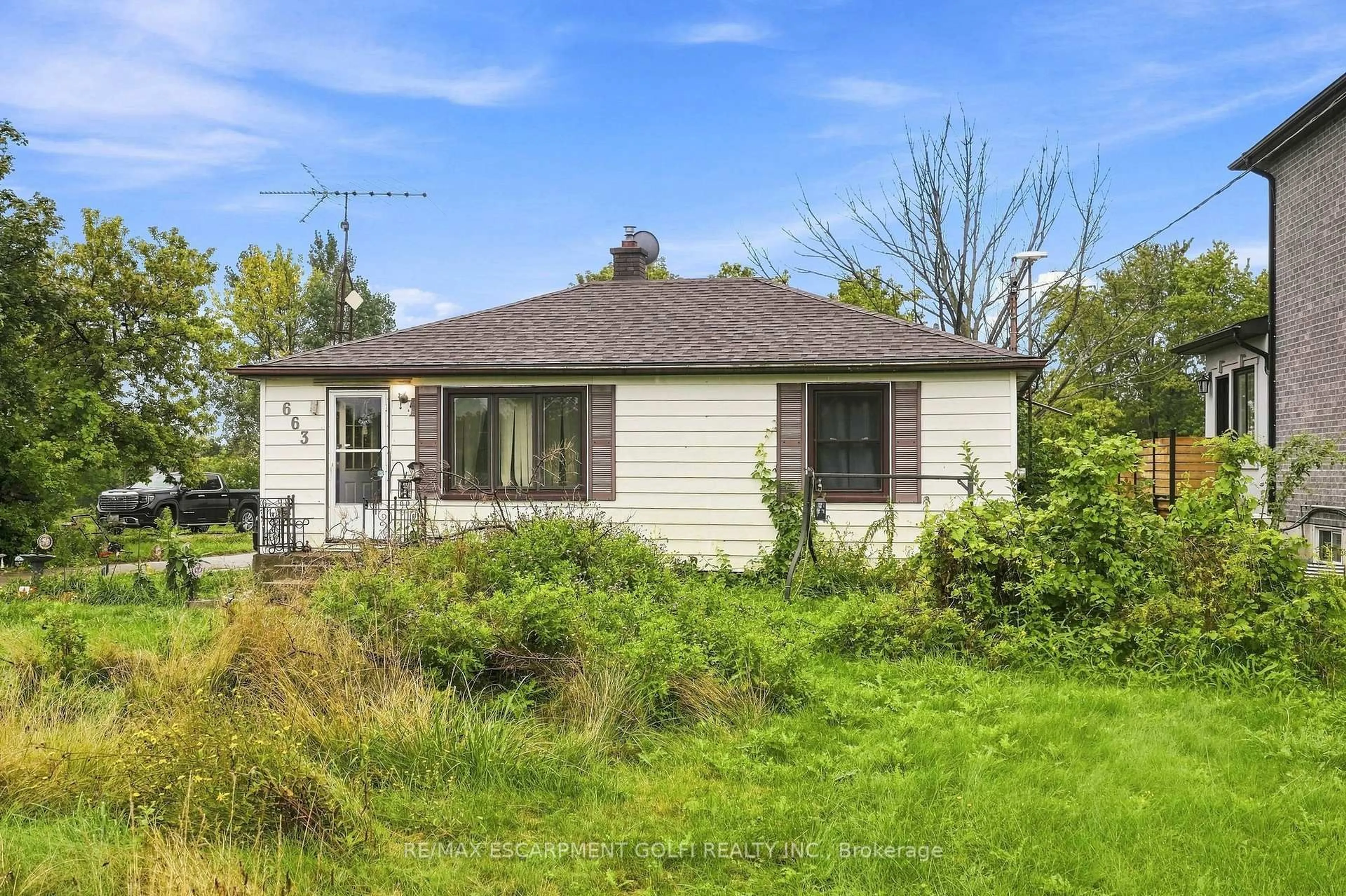 Unknown for 663 Ridge Rd, Grimsby Ontario L3M 4E7