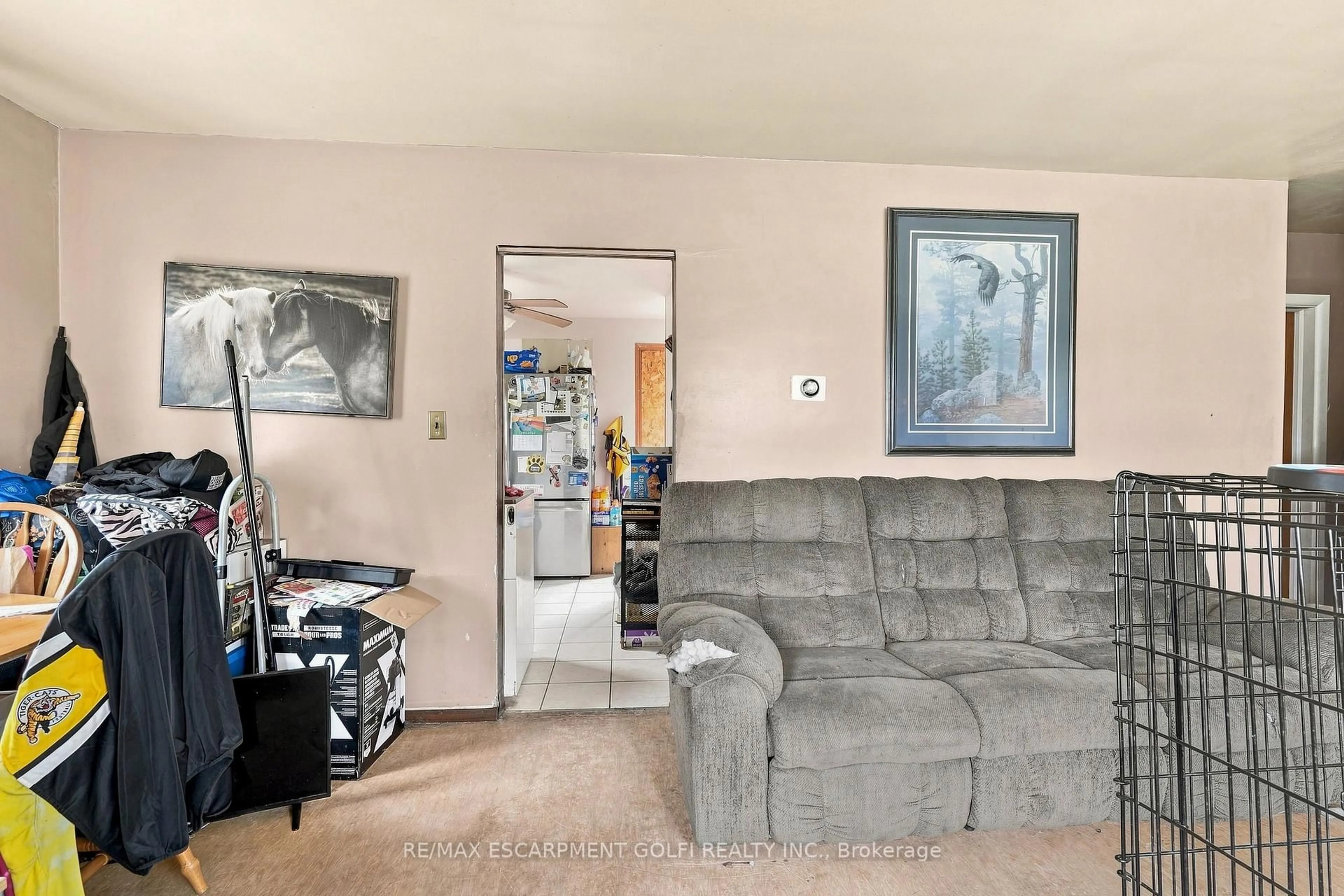 A pic of a room for 663 Ridge Rd, Grimsby Ontario L3M 4E7