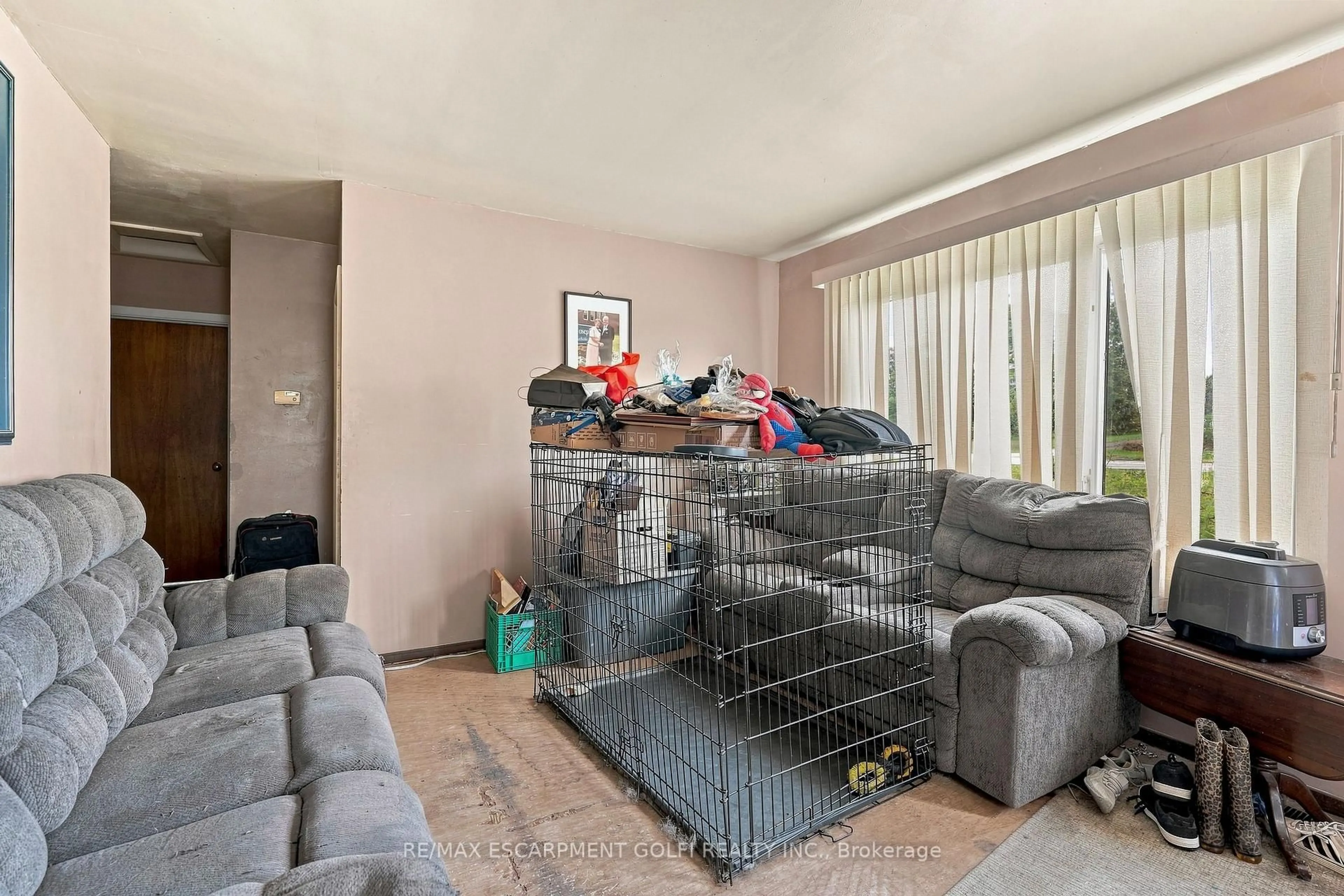 Unknown for 663 Ridge Rd, Grimsby Ontario L3M 4E7