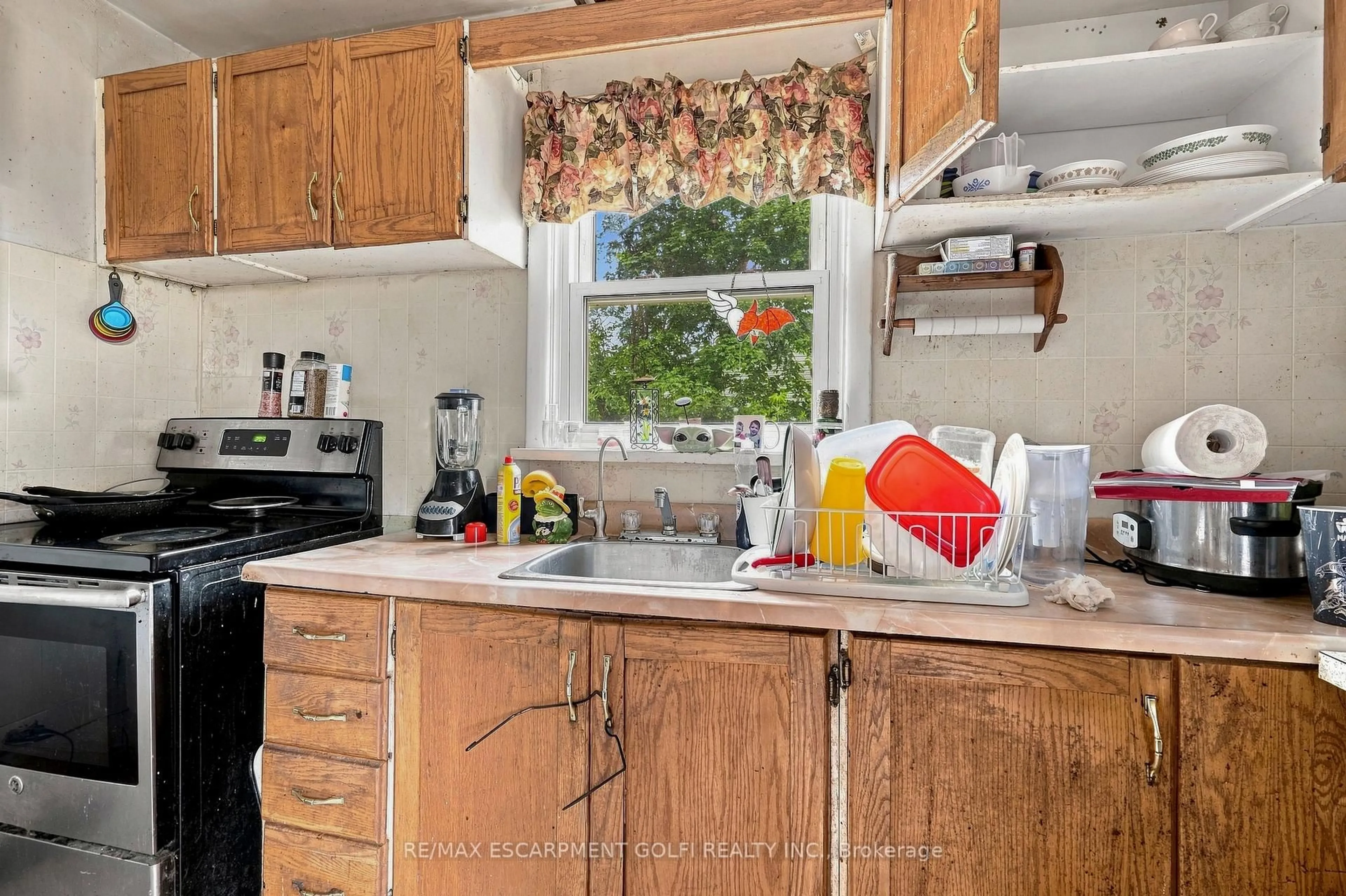 Standard kitchen, unknown for 663 Ridge Rd, Grimsby Ontario L3M 4E7