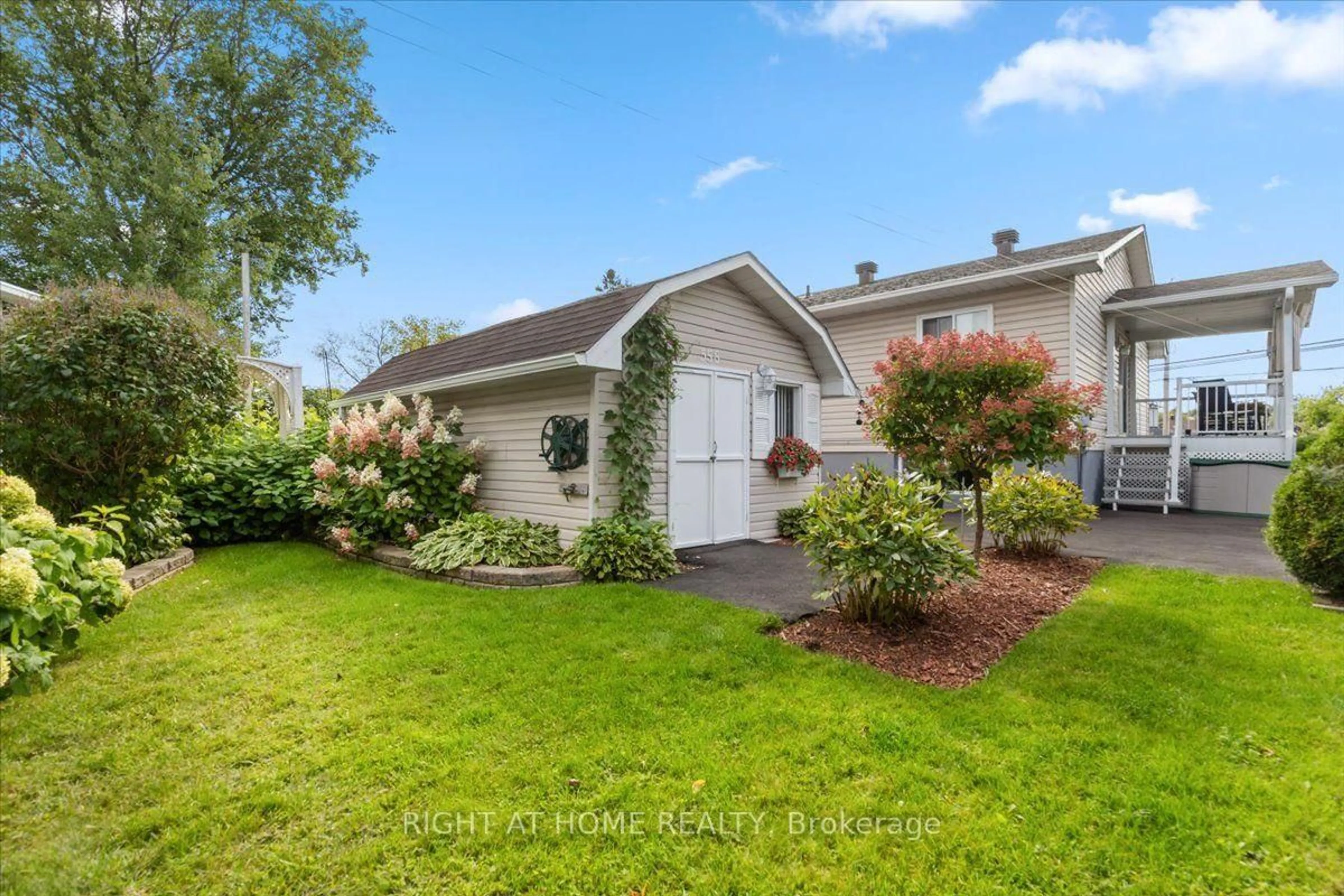 Home with vinyl exterior material, street for 558 Laurier St, Clarence-Rockland Ontario K4K 1E7