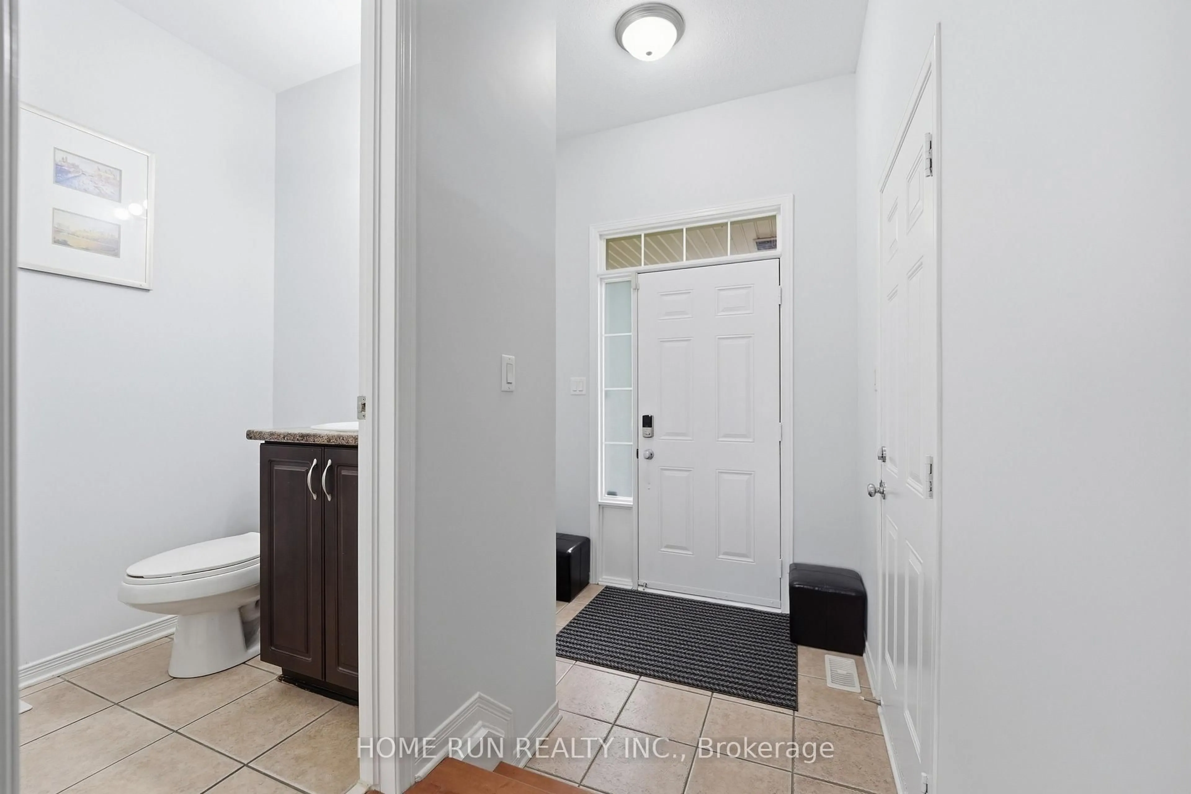 Indoor entryway for 202 Maxwell Bridge Rd, Ottawa Ontario K2W 0B8
