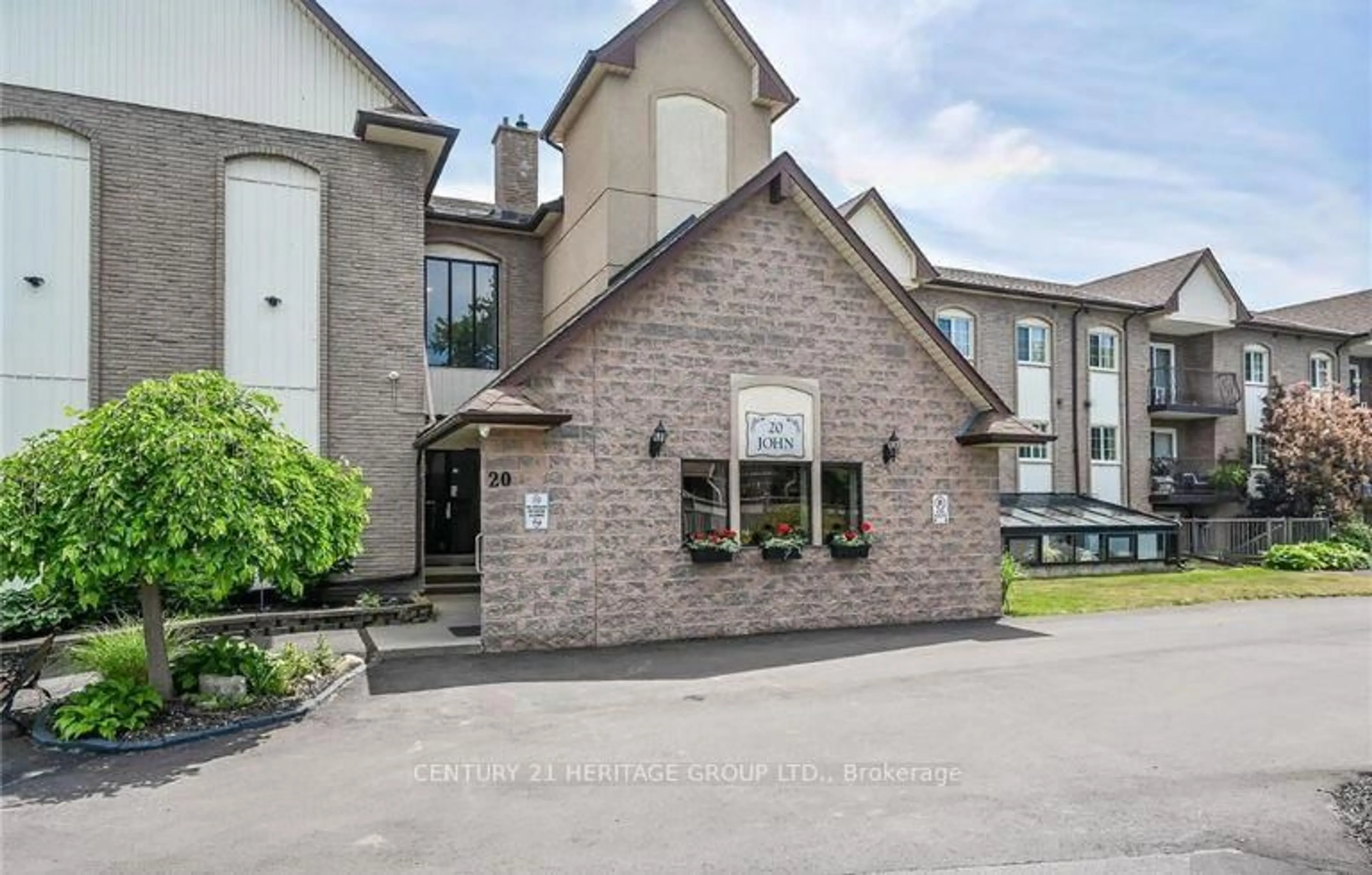 Patio, unknown for 20 John St #202, Grimsby Ontario L3M 1X5