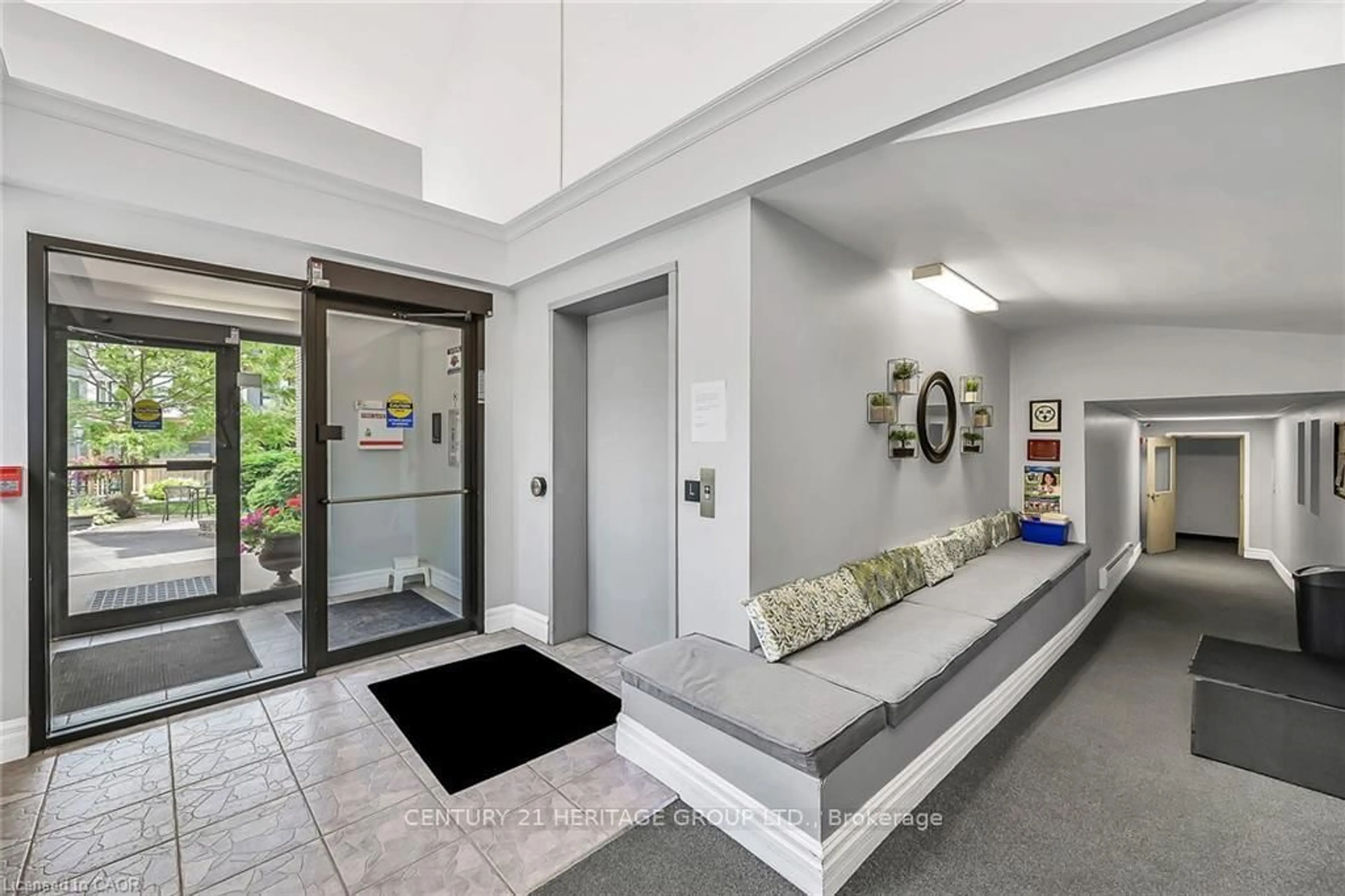 Indoor foyer for 20 John St #202, Grimsby Ontario L3M 1X5