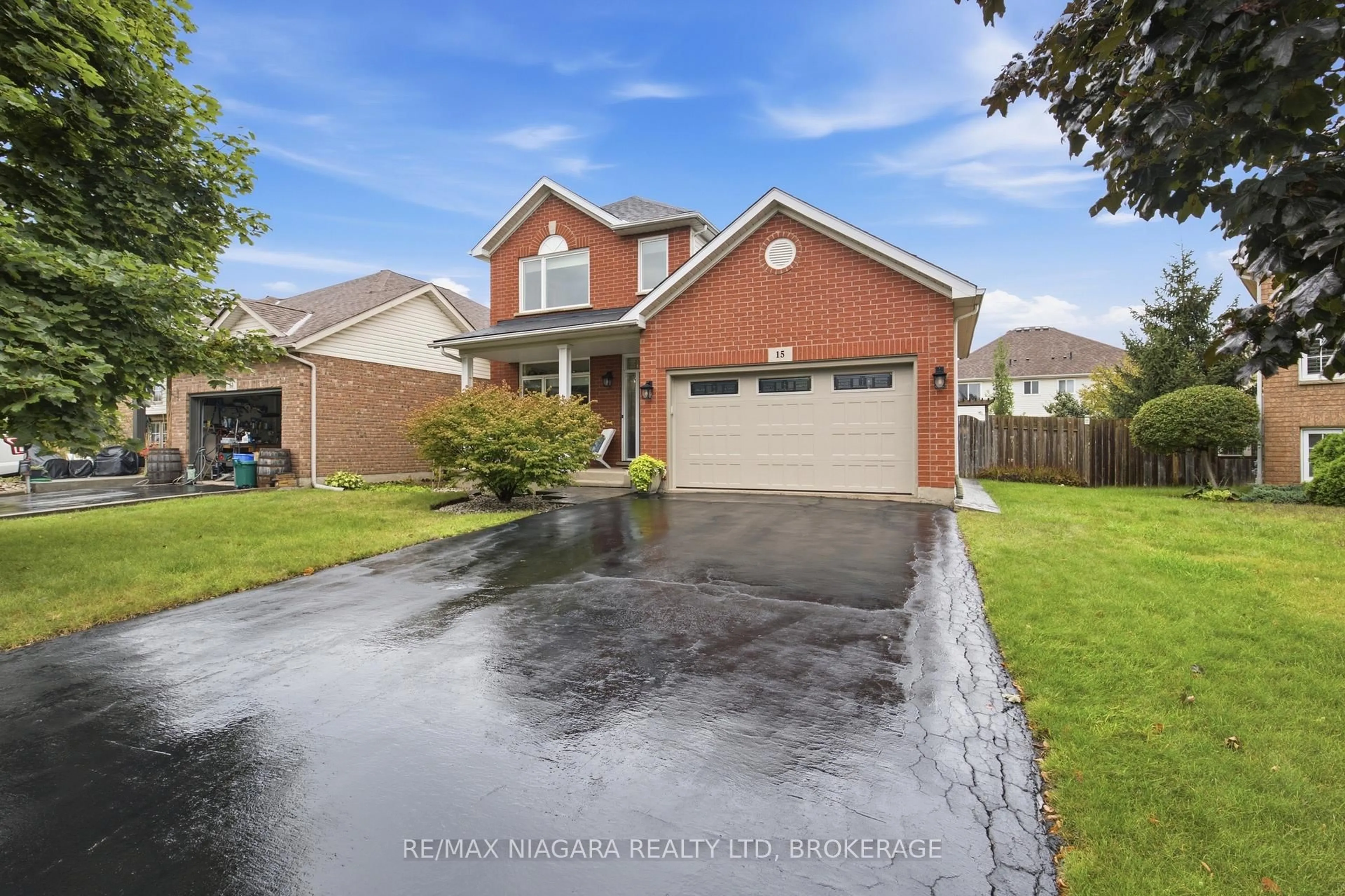 Unknown for 15 Cozocar Cres, St. Catharines Ontario L2S 3Y5