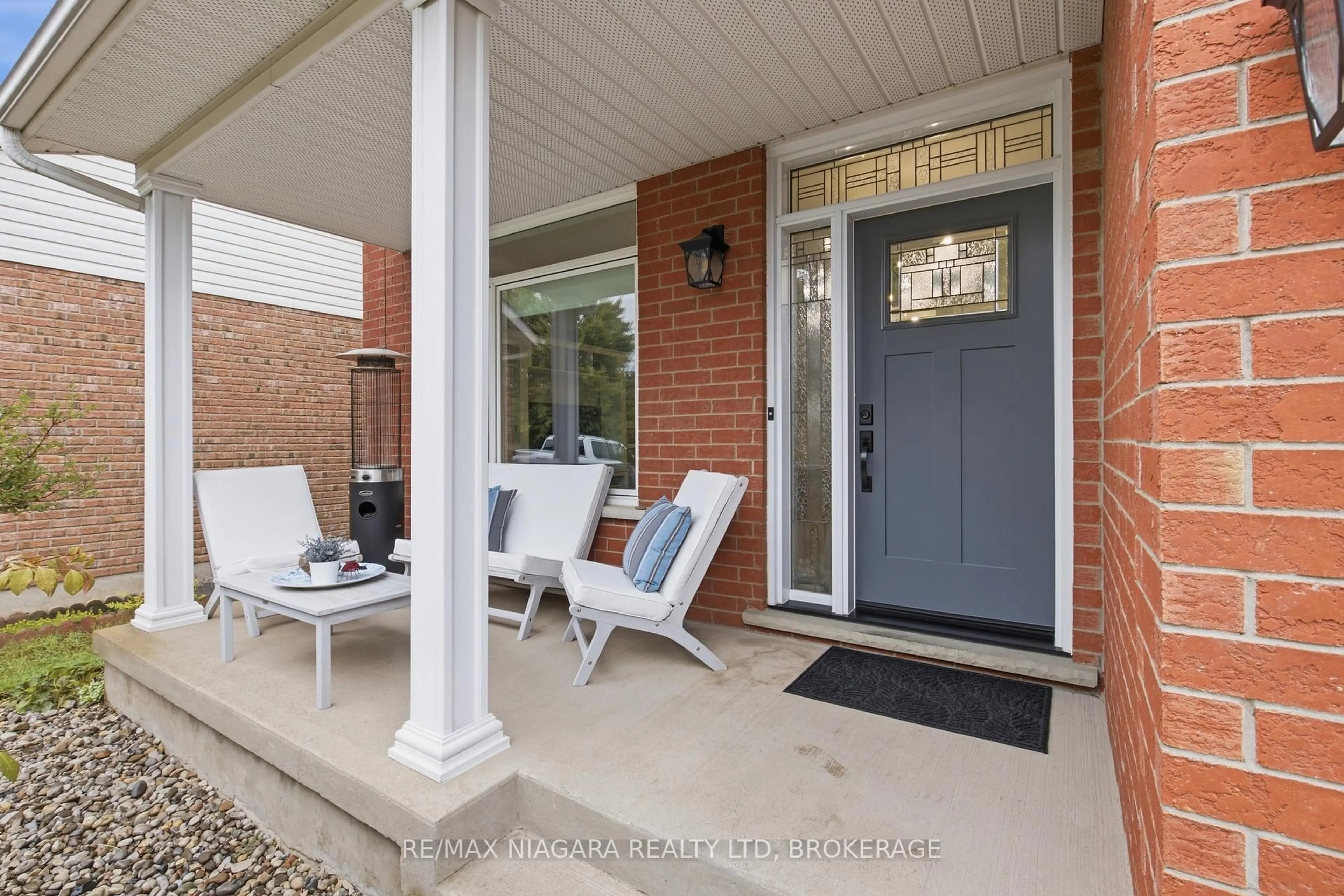 Unknown for 15 Cozocar Cres, St. Catharines Ontario L2S 3Y5