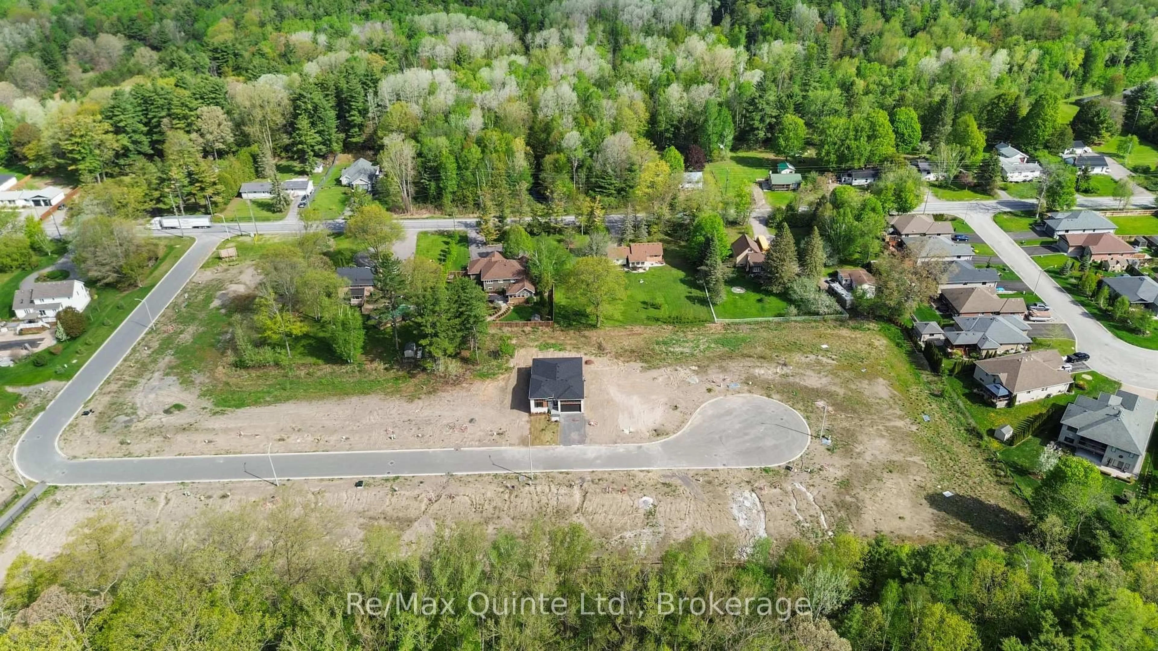 A pic from outside/outdoor area/front of a property/back of a property/a pic from drone, unknown for 30 Exeter Crt, Ingleside Ontario K8V 5P4