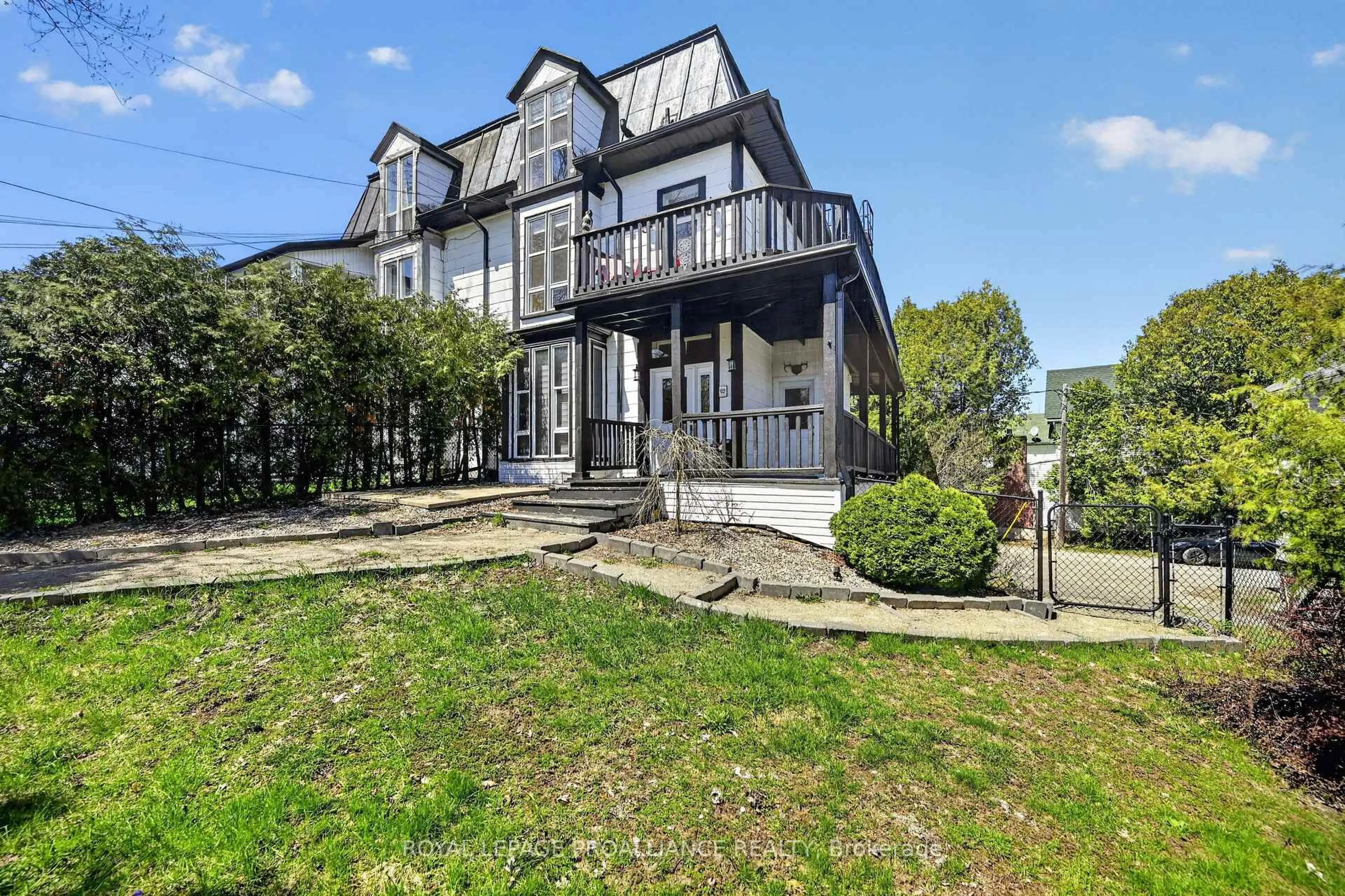 A pic from outside/outdoor area/front of a property/back of a property/a pic from drone, water/lake/river/ocean view for 372 King St, Brockville Ontario K6V 3S6