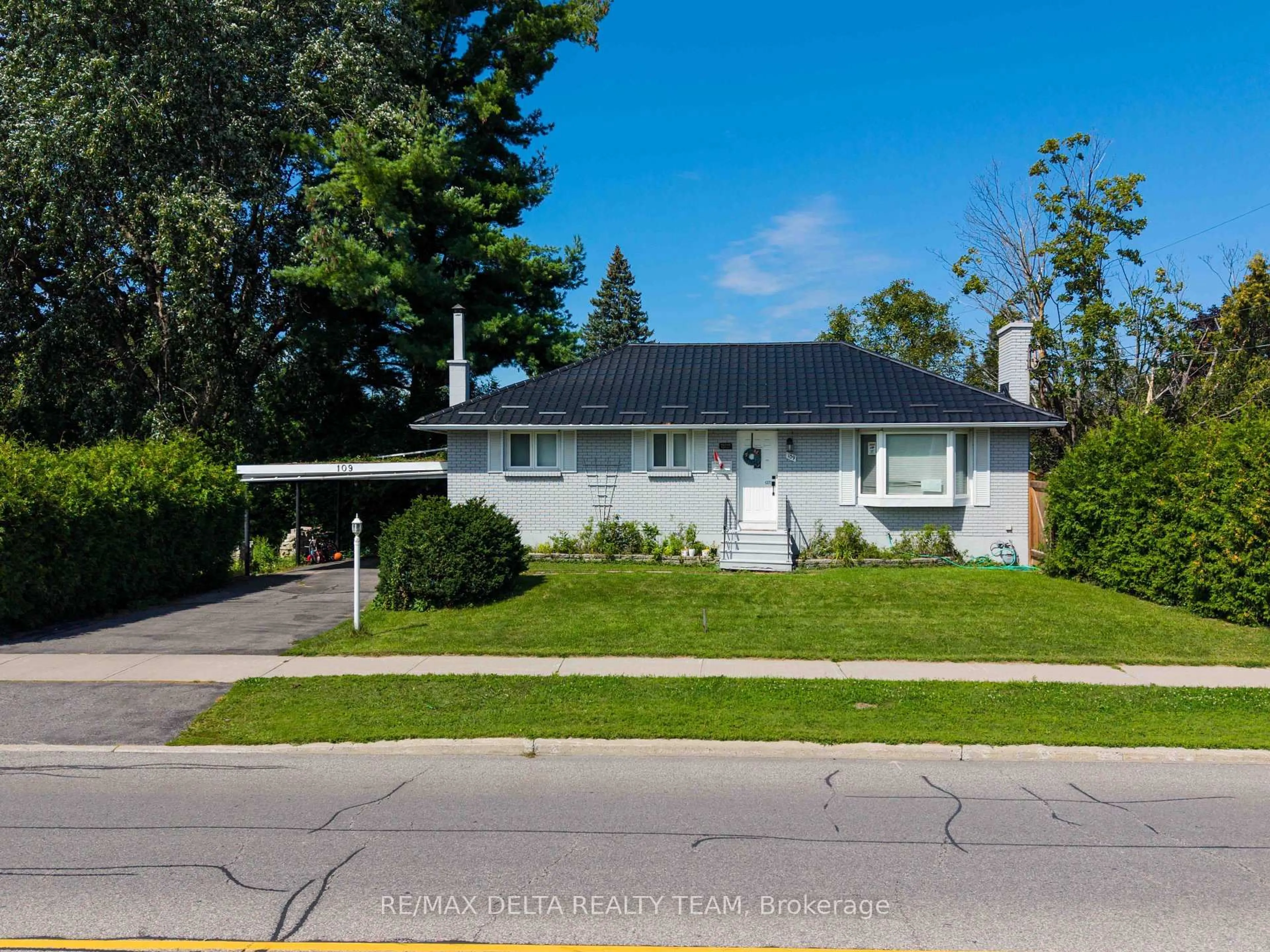Home with vinyl exterior material, street for 109 Meadowlands Dr, Ottawa Ontario K2G 2S1