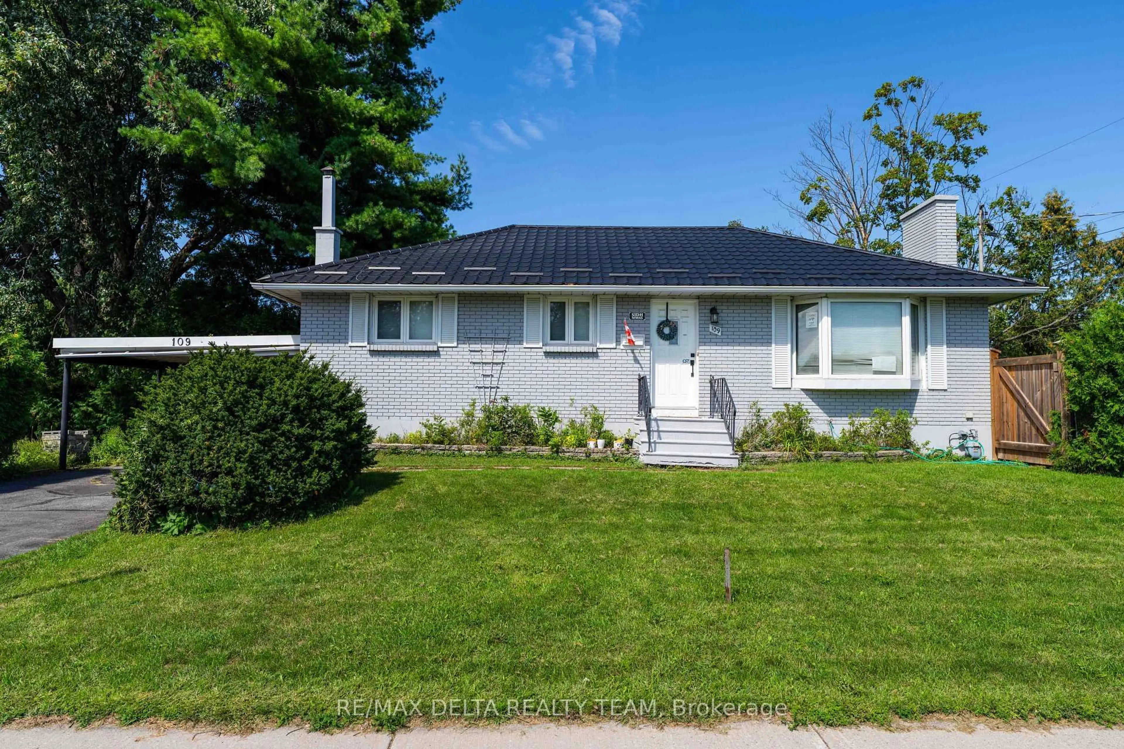 Home with vinyl exterior material, street for 109 Meadowlands Dr, Ottawa Ontario K2G 2S1