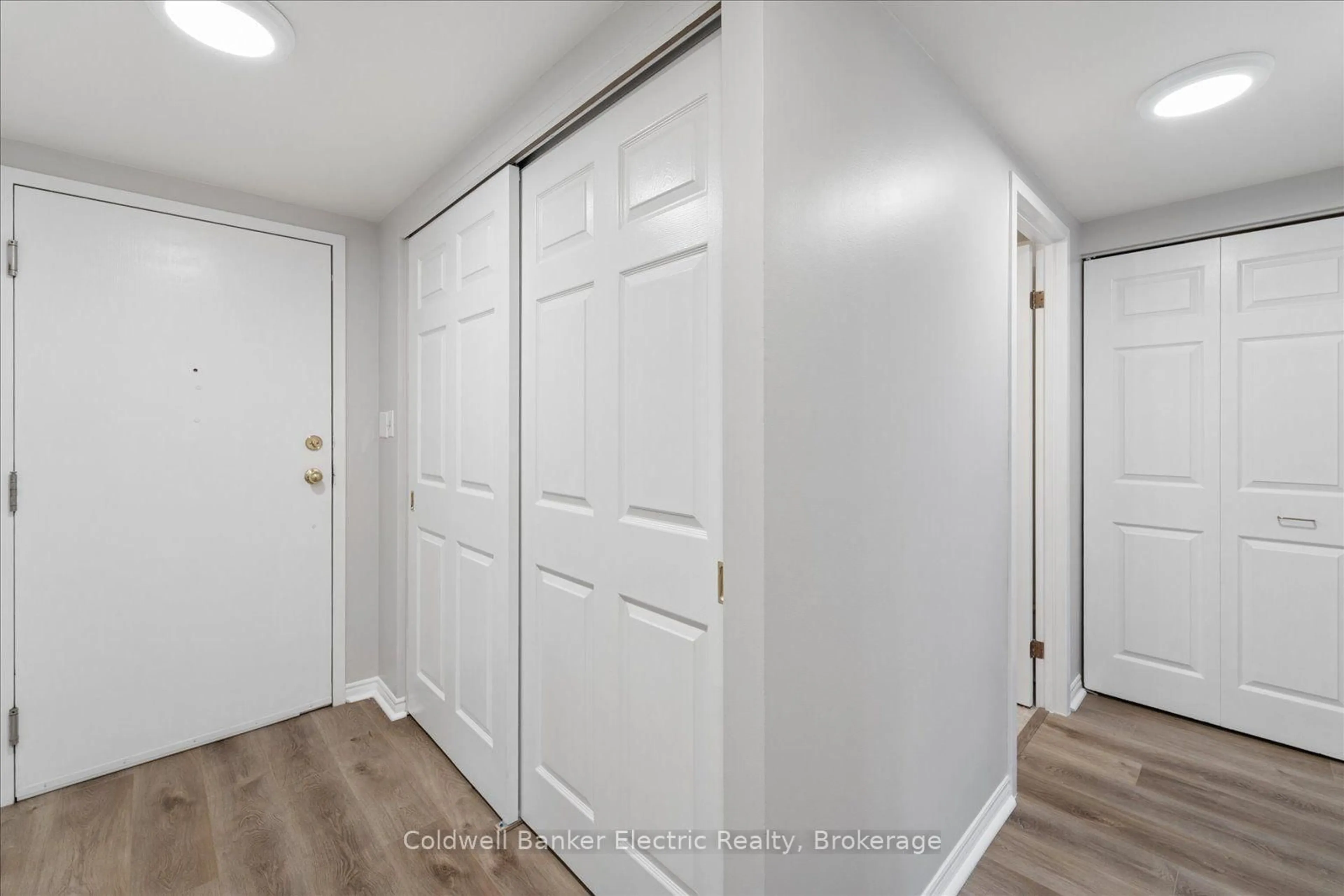 Indoor entryway for 40 Auburn St #206, Peterborough Ontario K9H 2G2