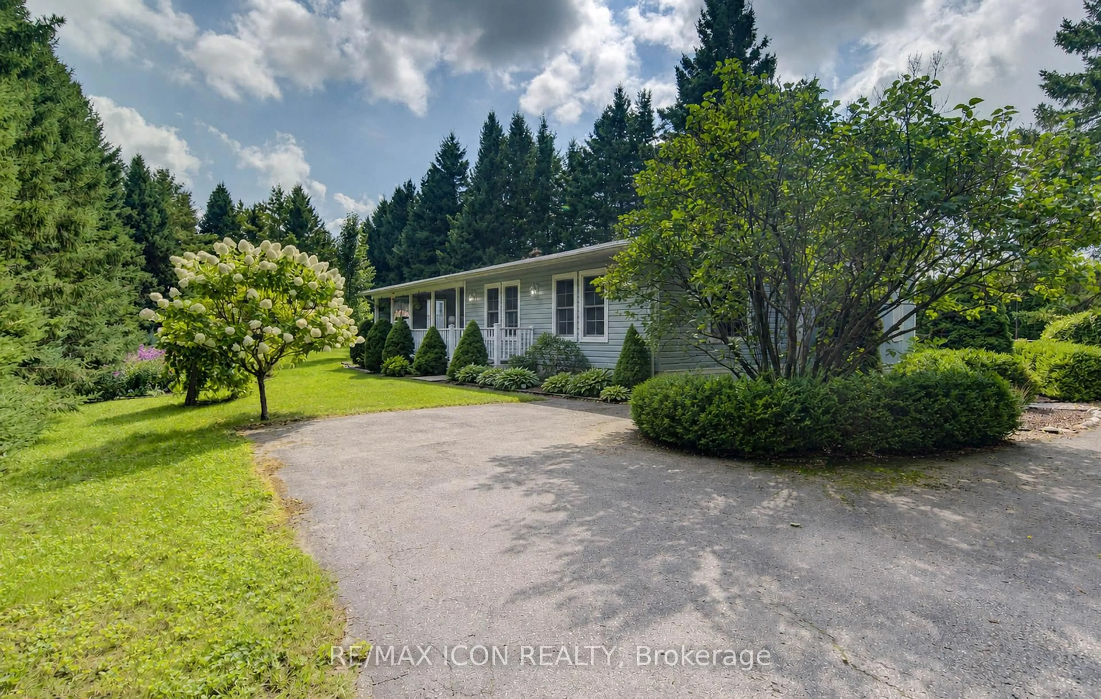 A pic from outside/outdoor area/front of a property/back of a property/a pic from drone, street for 30 Grand Vista Cres, Wellington North Ontario N0G 2L0