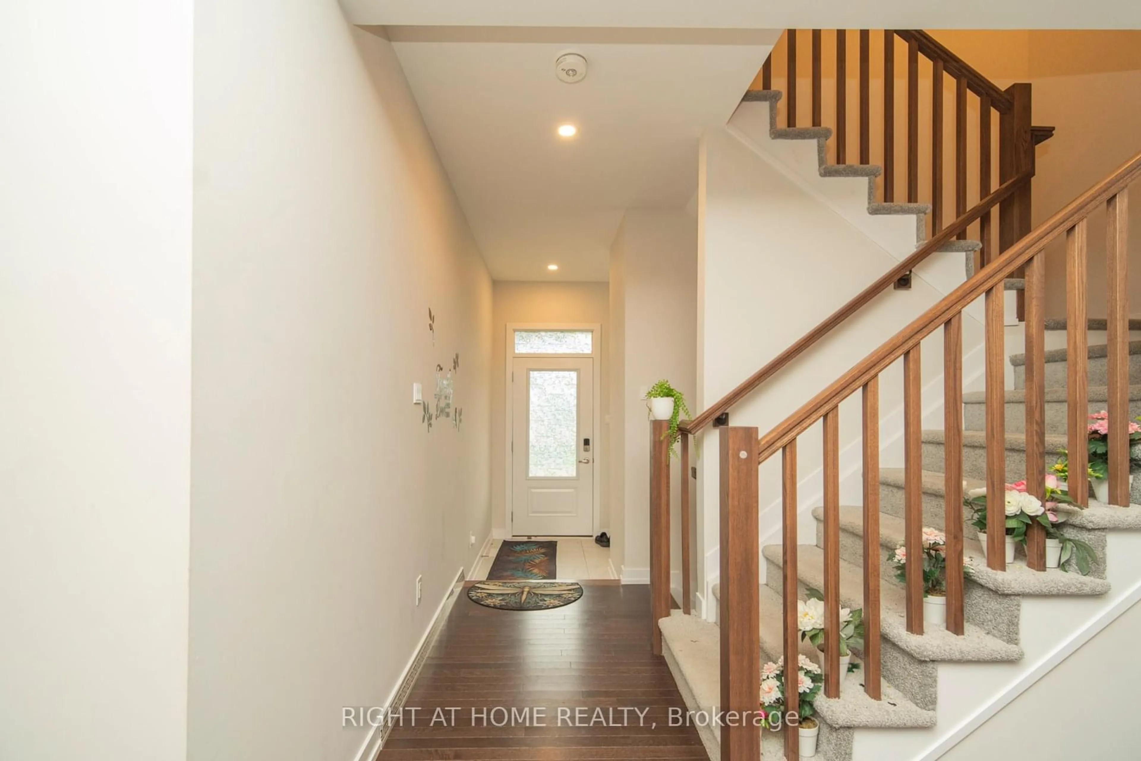 Indoor entryway for 942 Seagrave Lane, Richmond Ontario K0A 2Z0