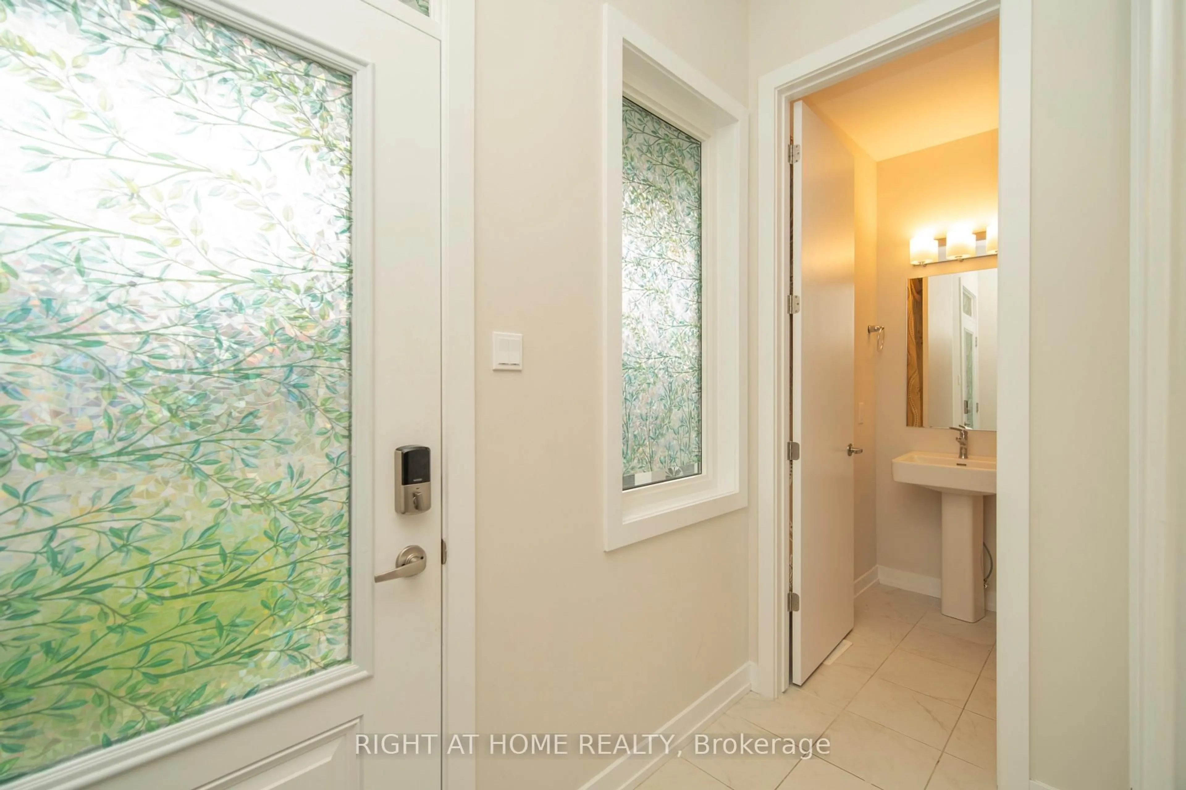 Indoor entryway for 942 Seagrave Lane, Richmond Ontario K0A 2Z0