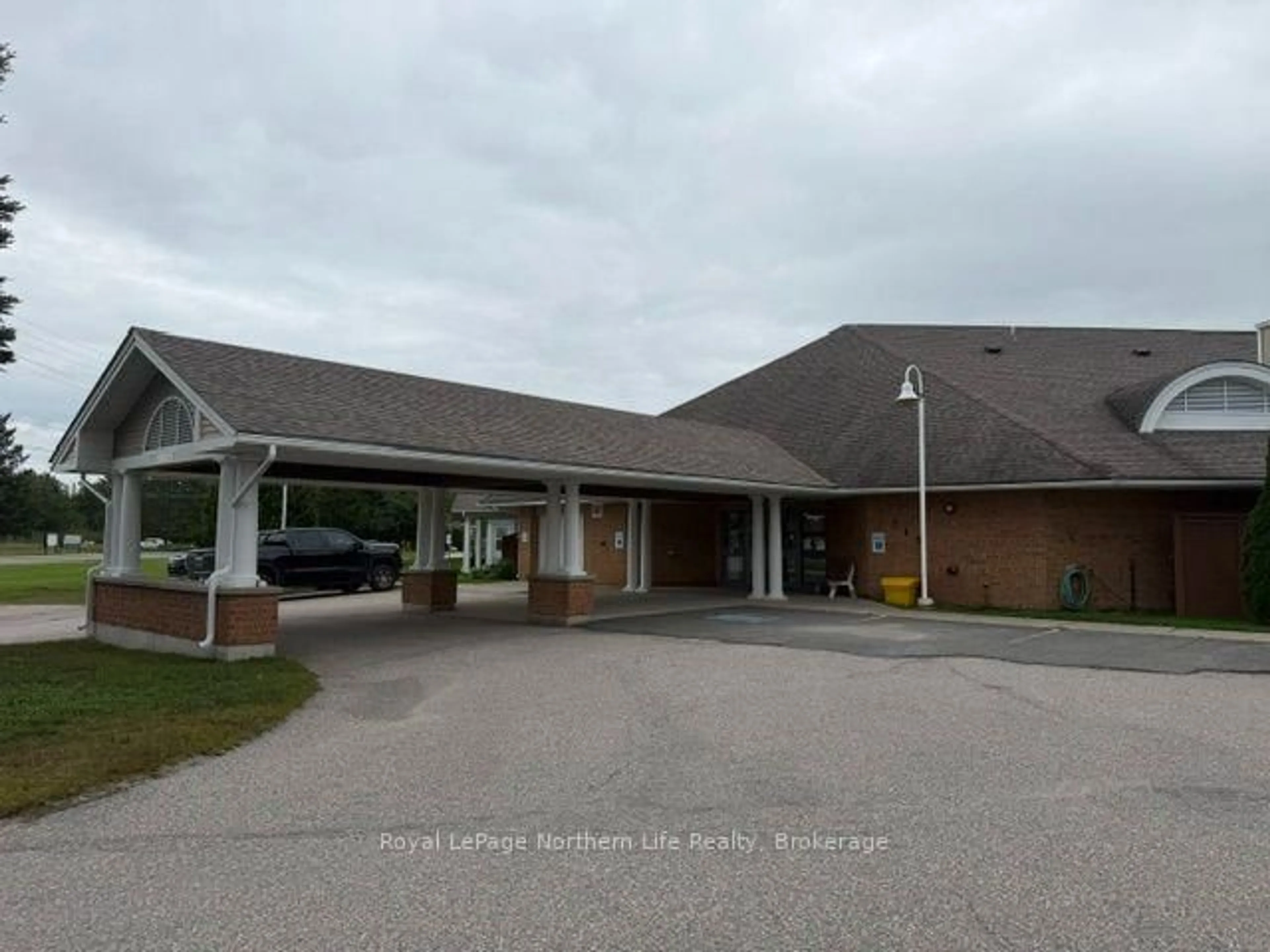 Indoor foyer for 713 Coursol Rd #Unit 15, West Nipissing Ontario P2B 2Z2