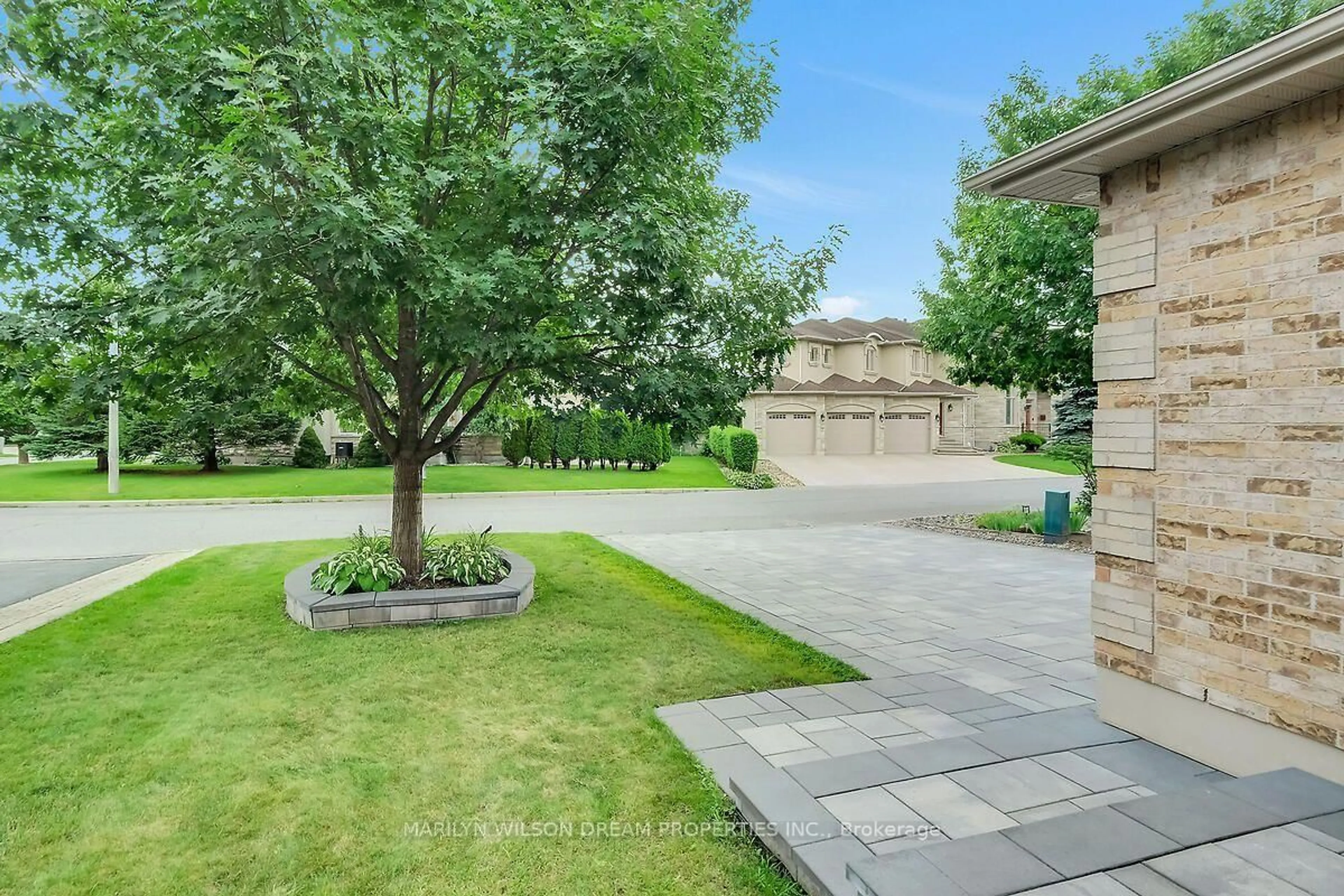 Patio, street for 446 Rahul Cres, Ottawa Ontario K2C 4H7