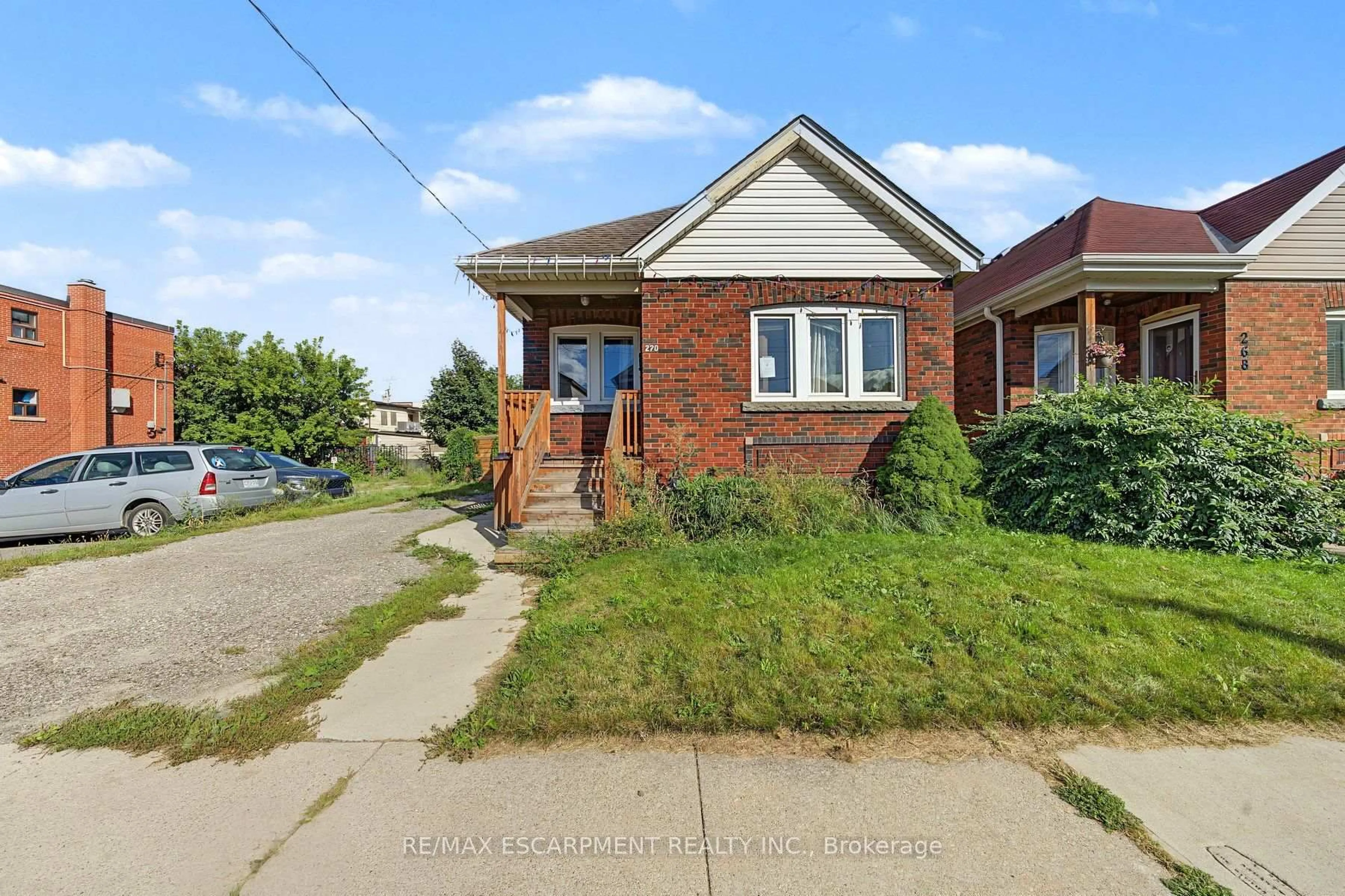 Home with brick exterior material, street for 270 Weir St, Hamilton Ontario L8H 5G3