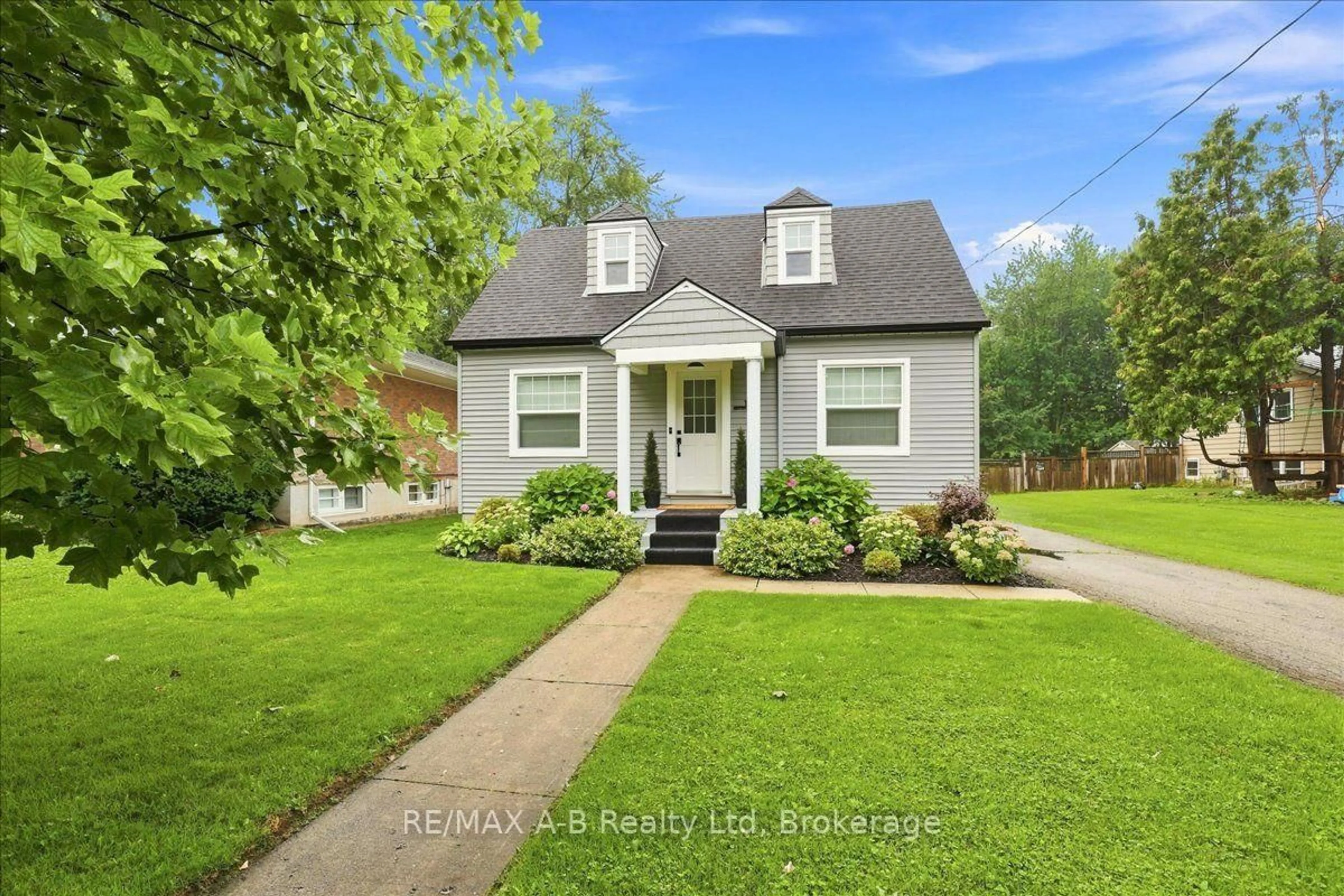 Unknown for 143 Britannia St, Stratford Ontario N5A 5Z3