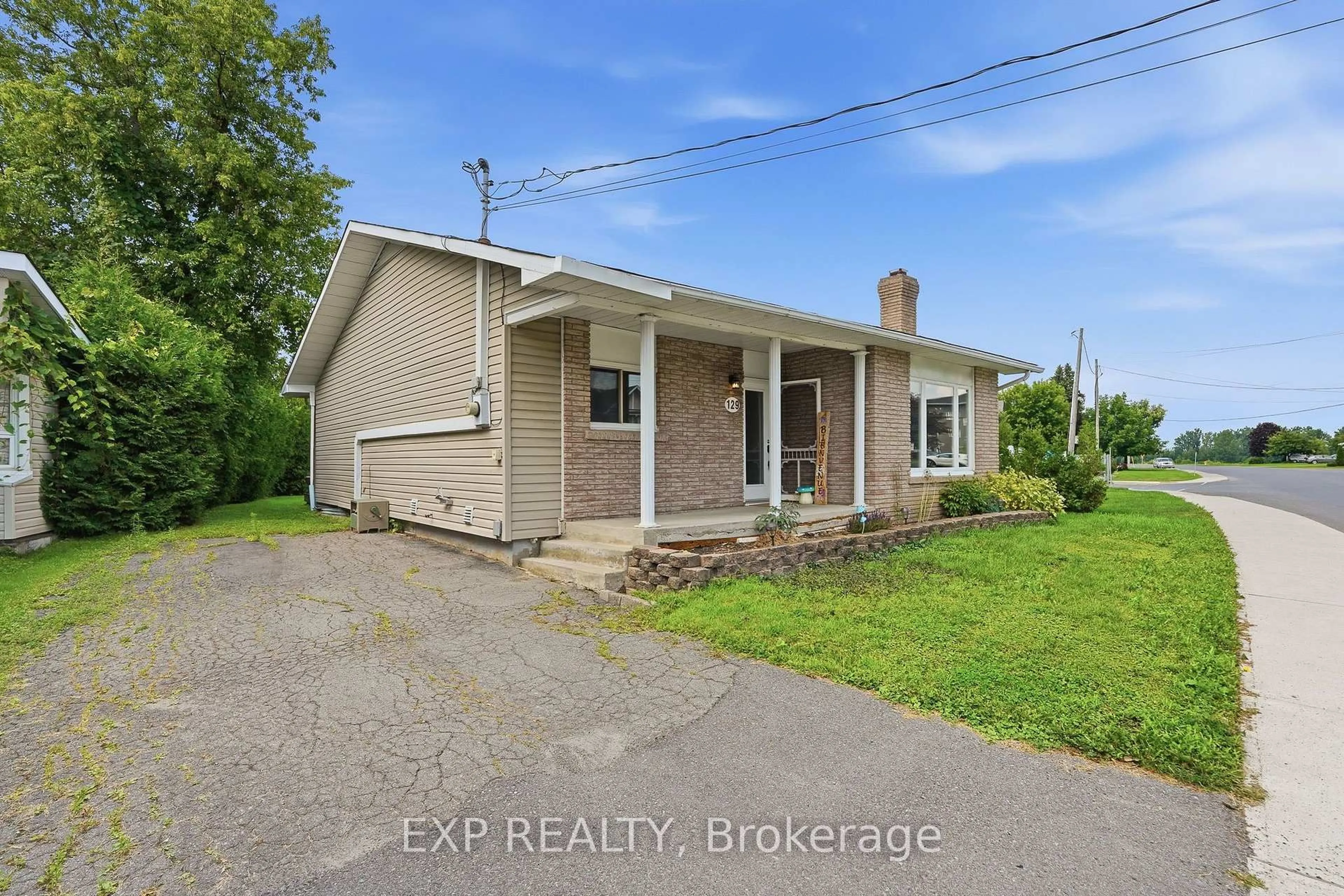 A pic from outside/outdoor area/front of a property/back of a property/a pic from drone, street for 129 Laurier St, Casselman Ontario K0A 1M0