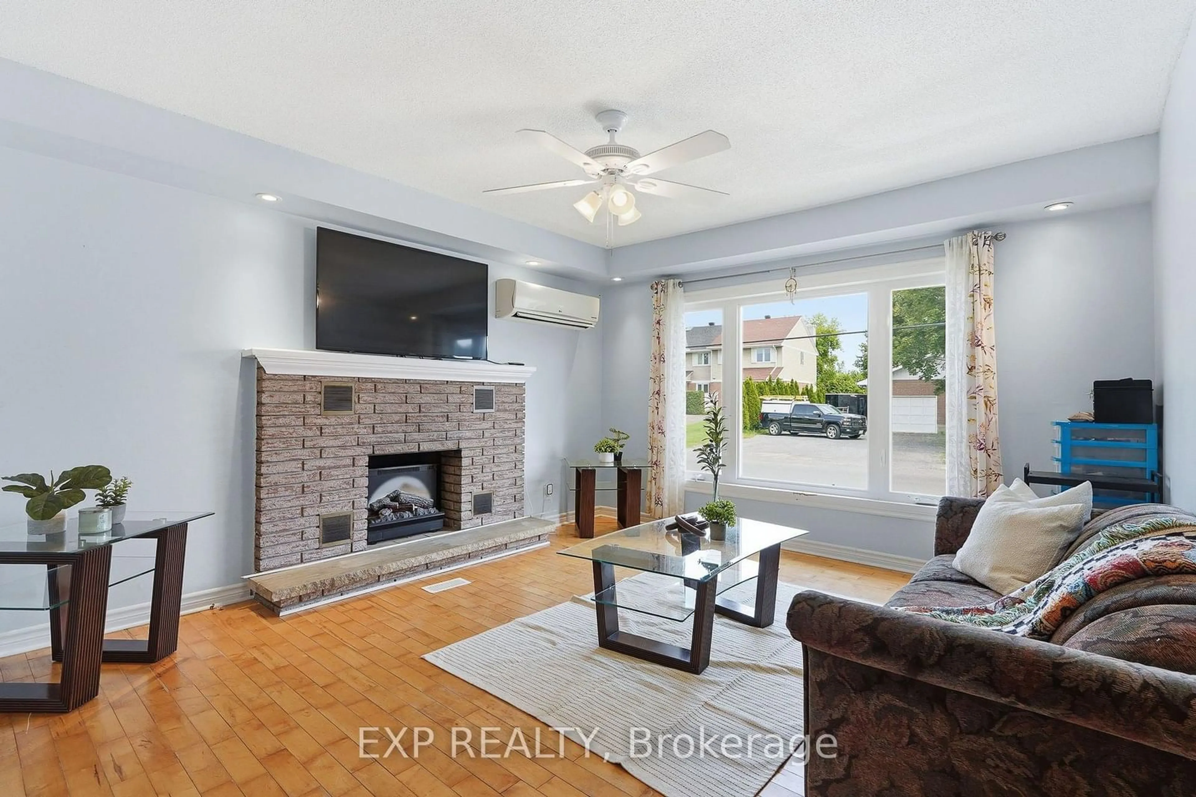 Living room with furniture, ceramic/tile floor for 129 Laurier St, Casselman Ontario K0A 1M0
