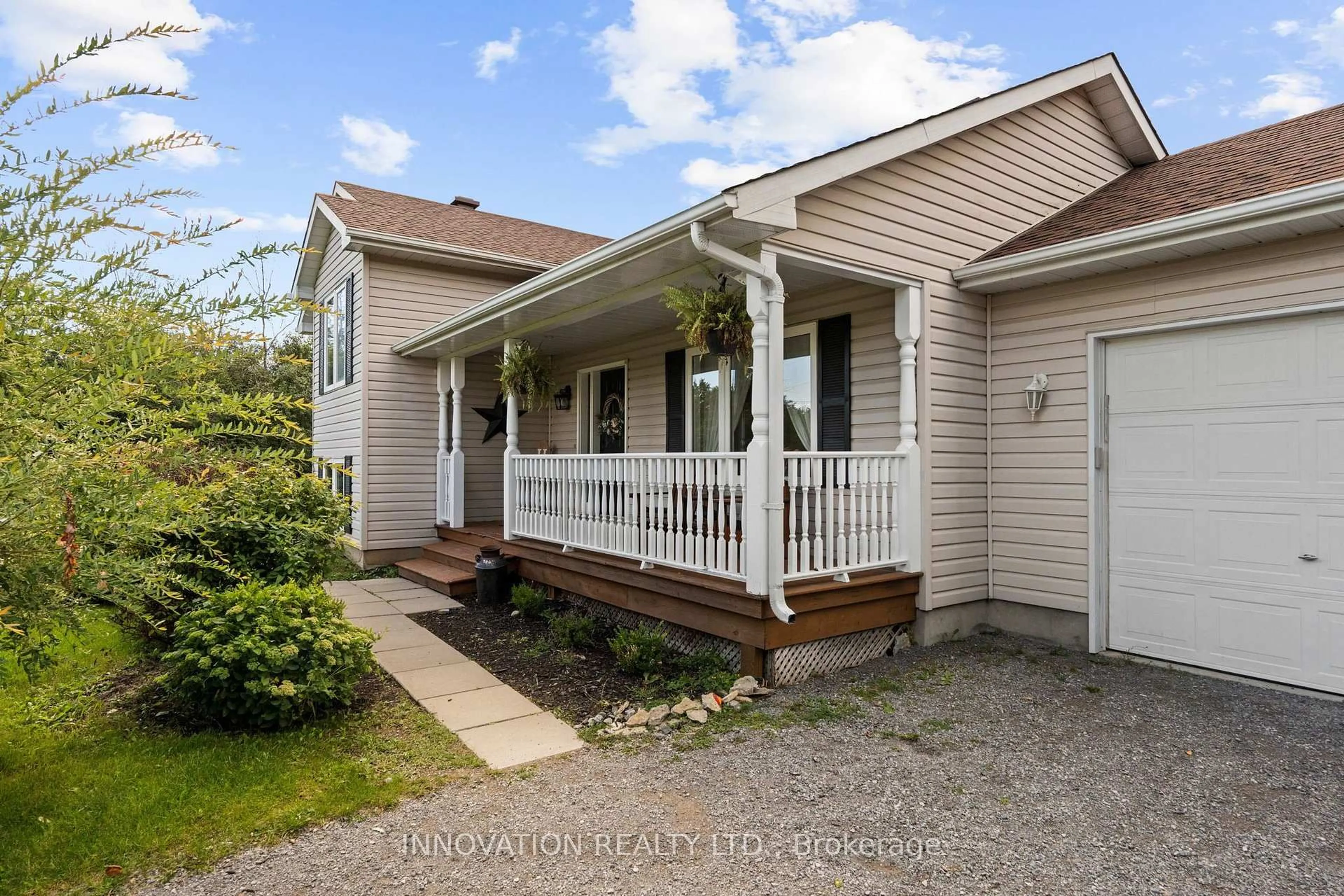 Home with vinyl exterior material, street for 281 Greystone Cres, Almonte Ontario K0A 1A0