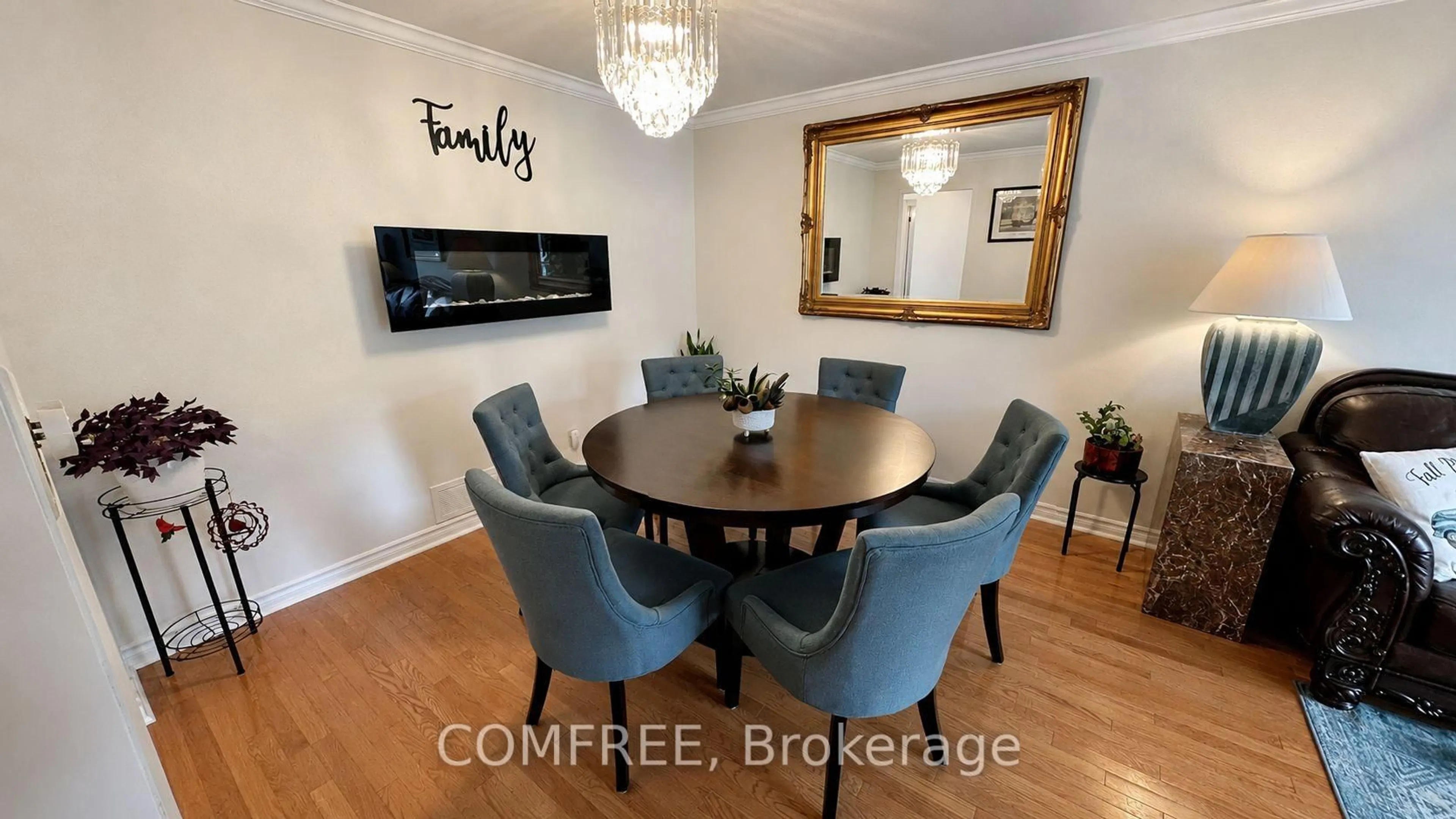 Dining room, wood/laminate floor for 1960 Rolling Brook Dr, Ottawa Ontario K1W 1C5