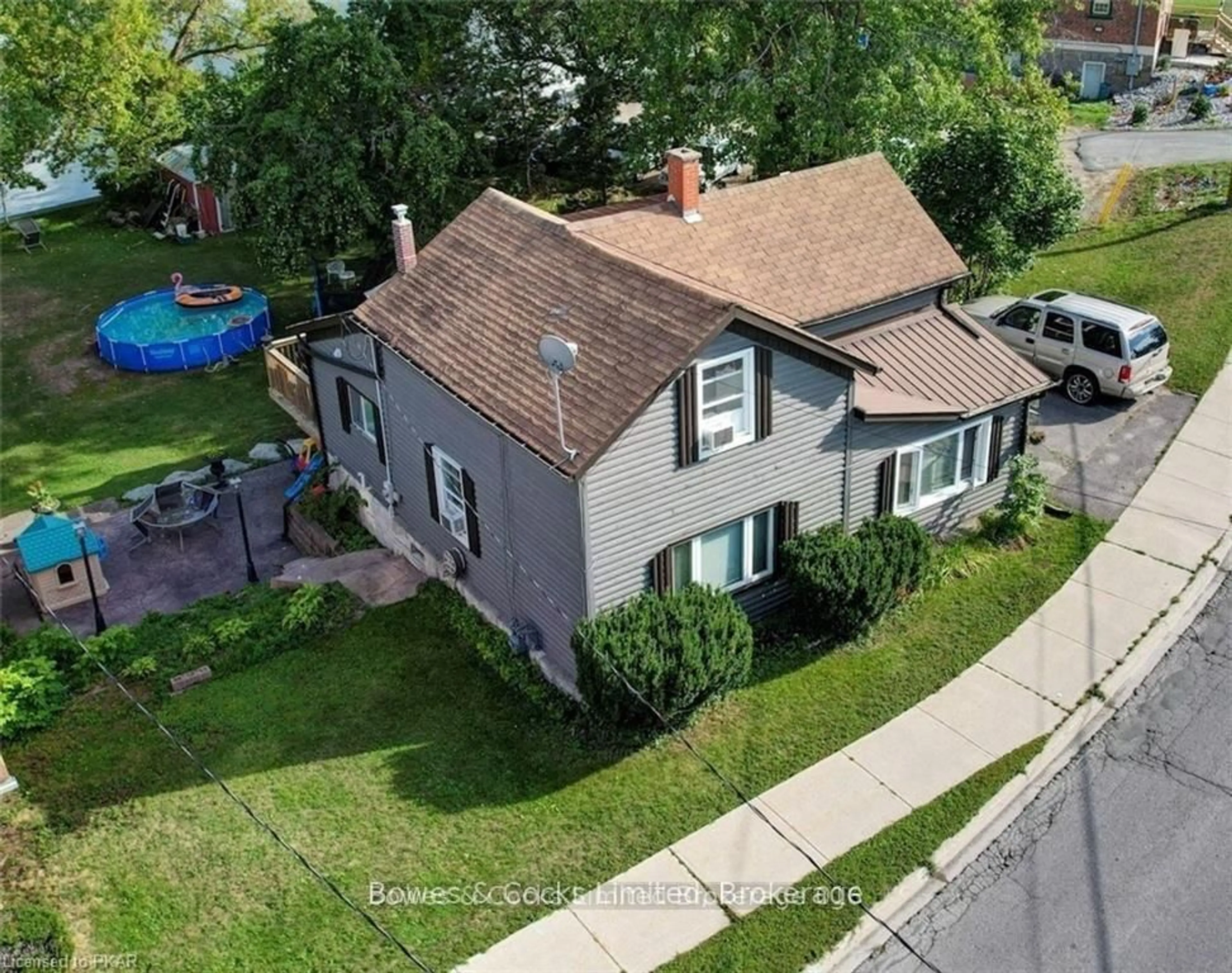 A pic from outside/outdoor area/front of a property/back of a property/a pic from drone, street for 103 QUEEN St, Trent Hills Ontario K0L 1L0