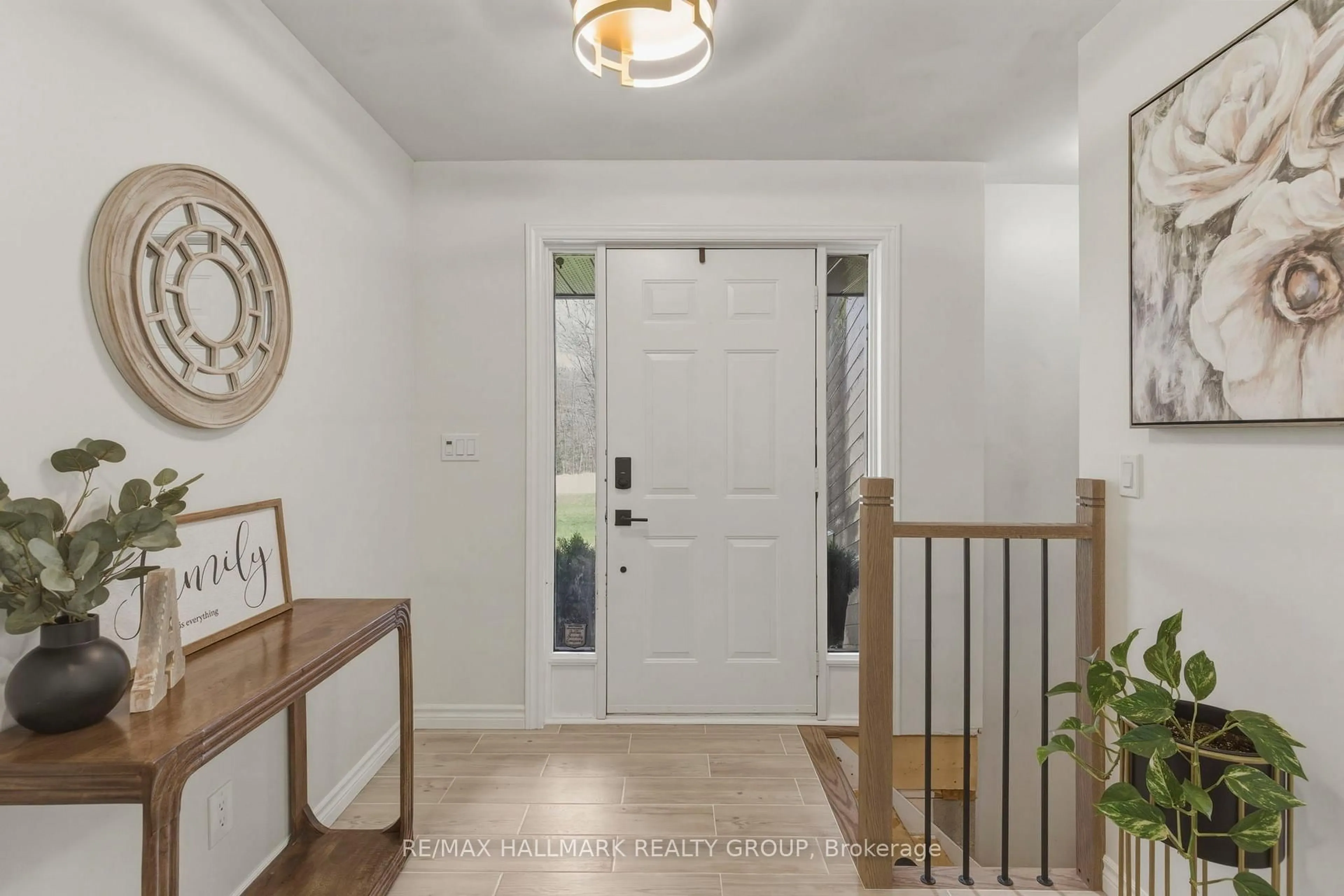 Indoor entryway for 408 Yole Cres, Elizabethtown-Kitley Ontario K6V 5T3