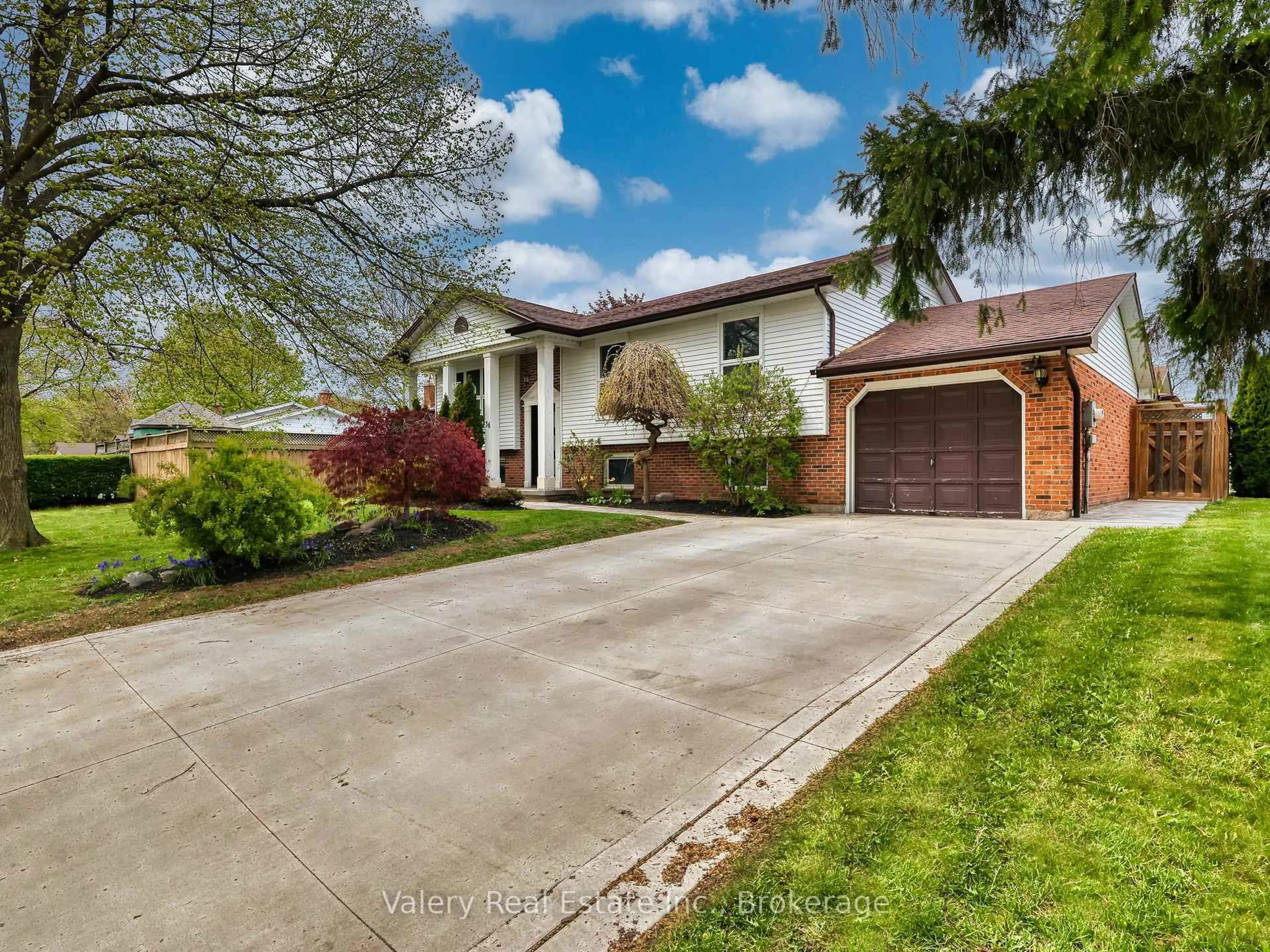 Home with brick exterior material, street for 36 Rochelle Dr, St. Catharines Ontario L2M 6Y9
