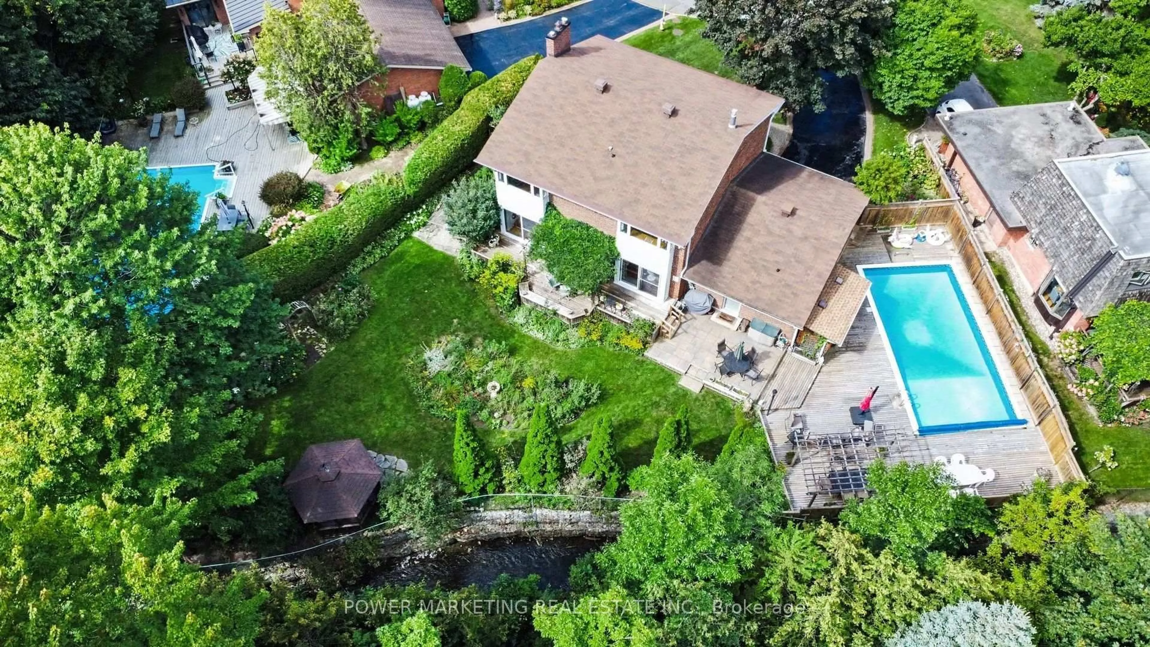 A pic from outside/outdoor area/front of a property/back of a property/a pic from drone, street for 29 Okanagan Dr, Ottawa Ontario K2H 7E9