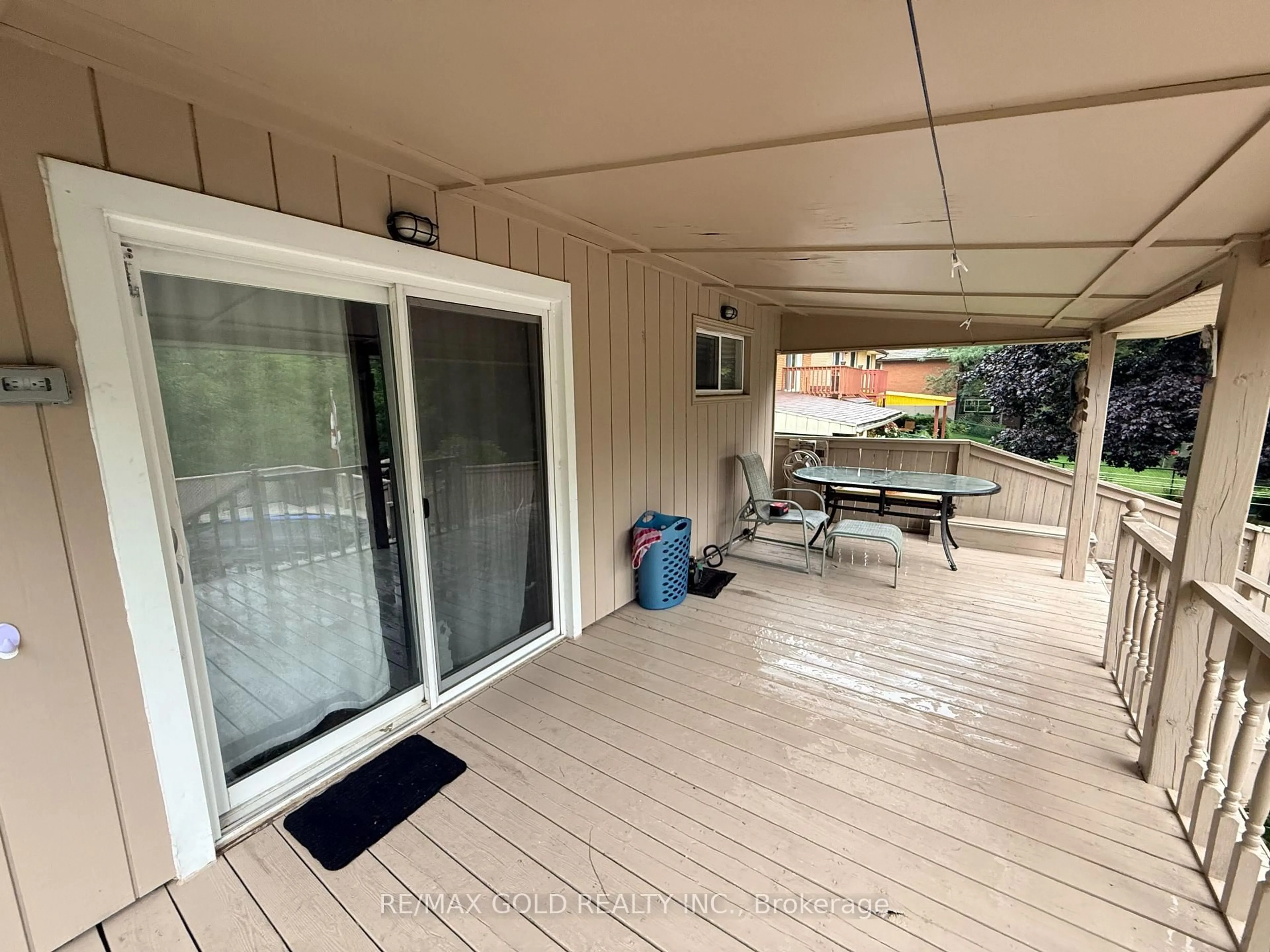 Patio, water/lake/river/ocean view for 198 Coach Hill Dr, Kitchener Ontario N2E 1P4