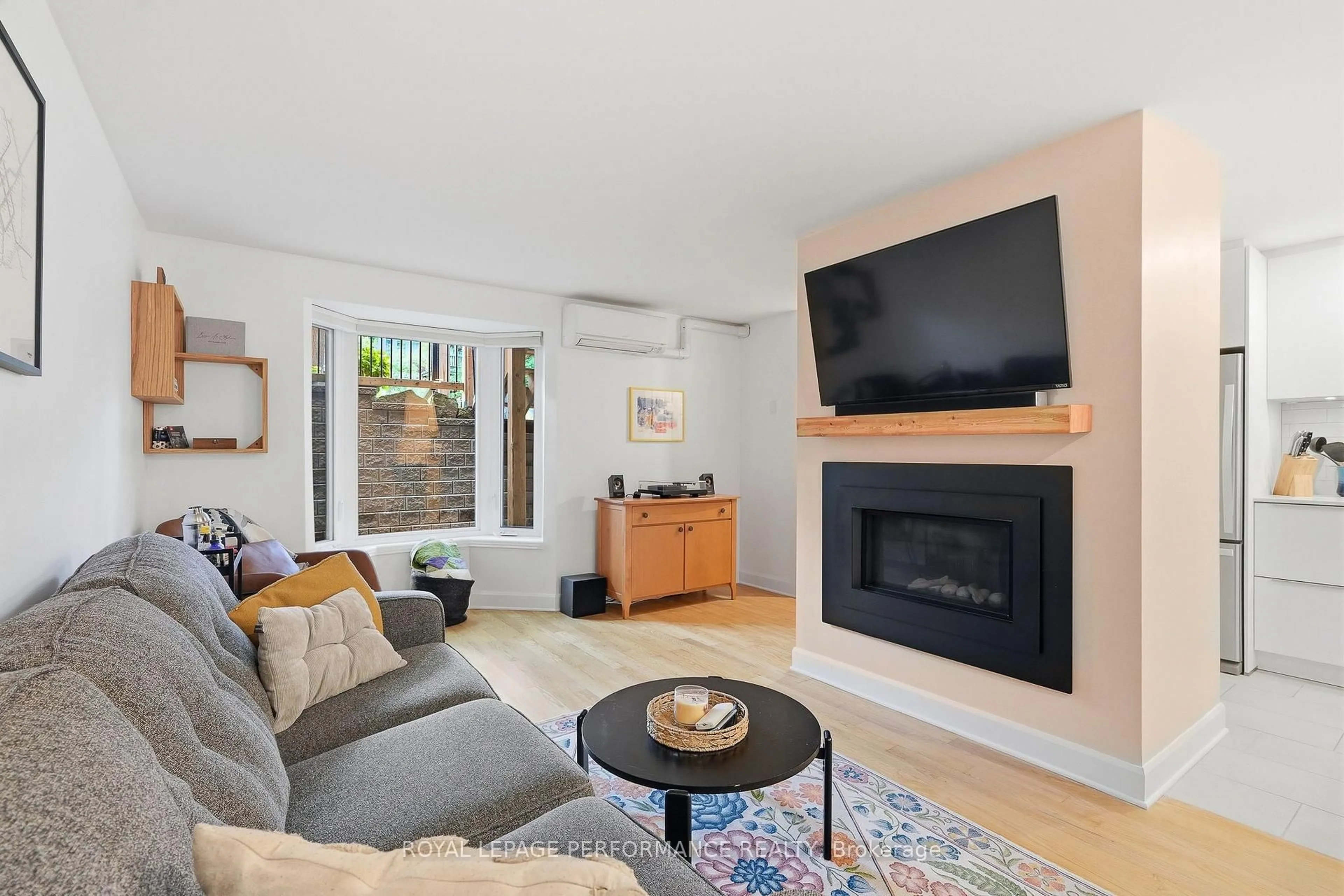 Living room with furniture, unknown for 51 Spadina Ave #1, Ottawa Ontario K1Y 2B8