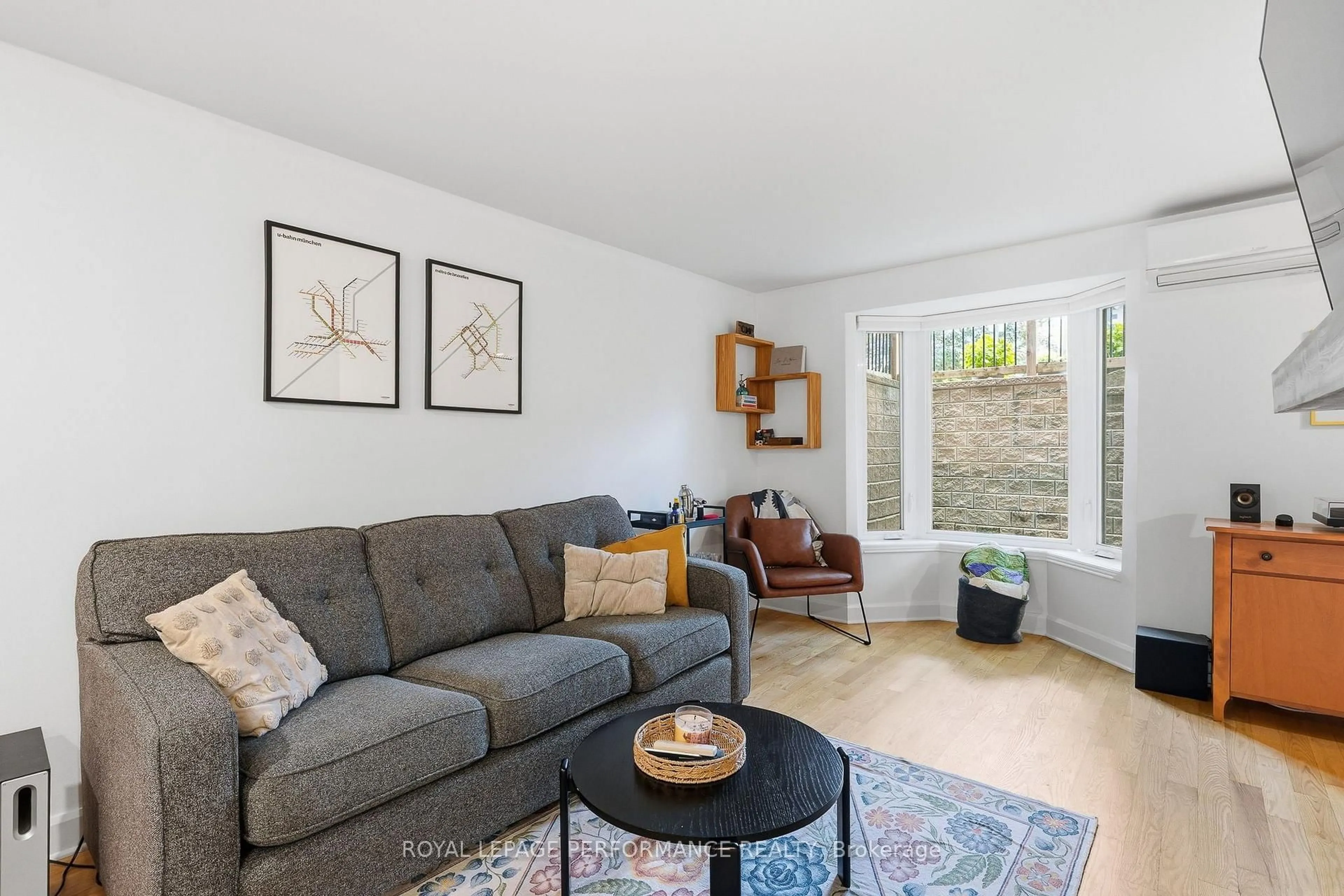 Living room with furniture, unknown for 51 Spadina Ave #1, Ottawa Ontario K1Y 2B8