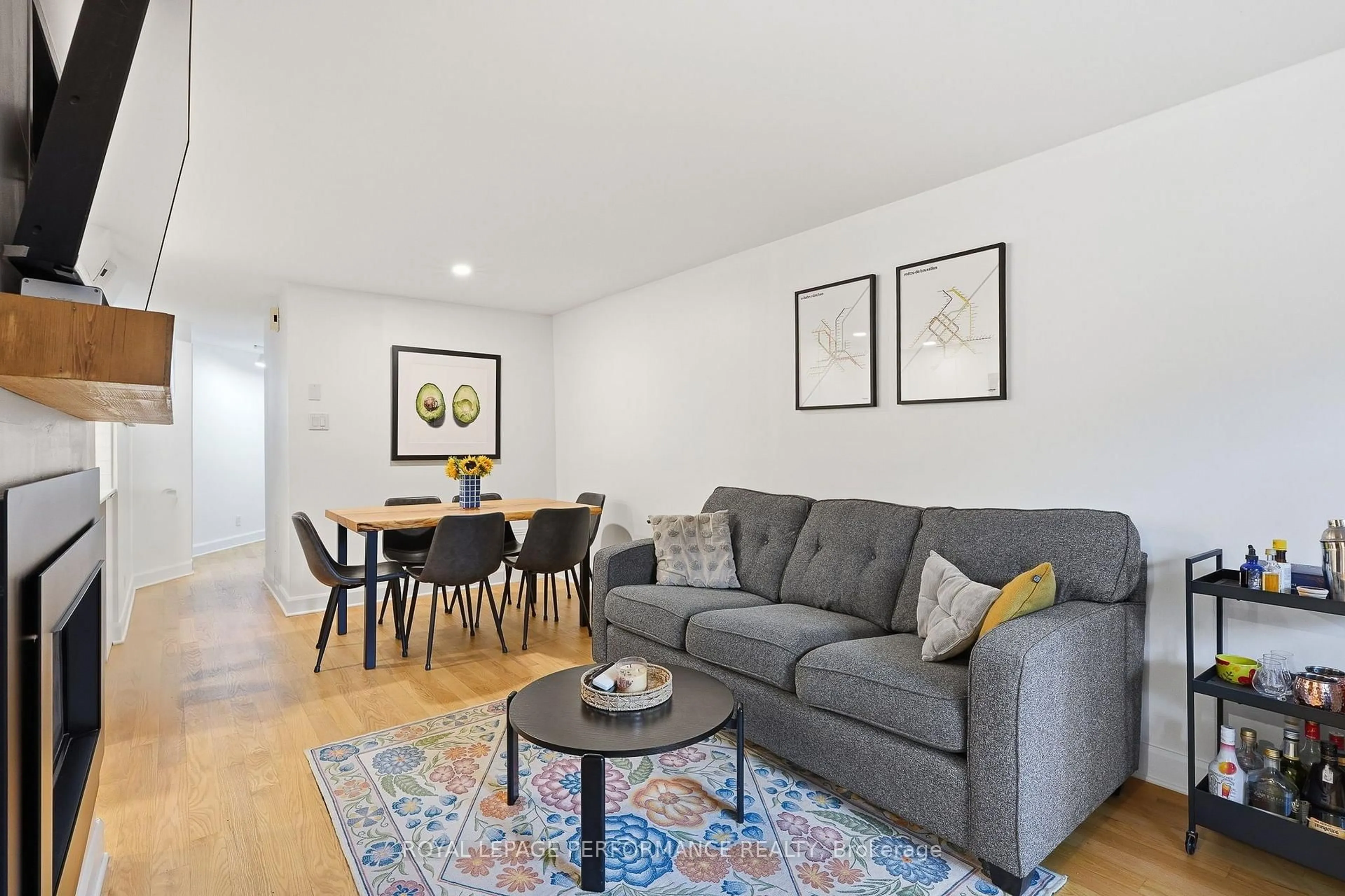 Living room with furniture, wood/laminate floor for 51 Spadina Ave #1, Ottawa Ontario K1Y 2B8