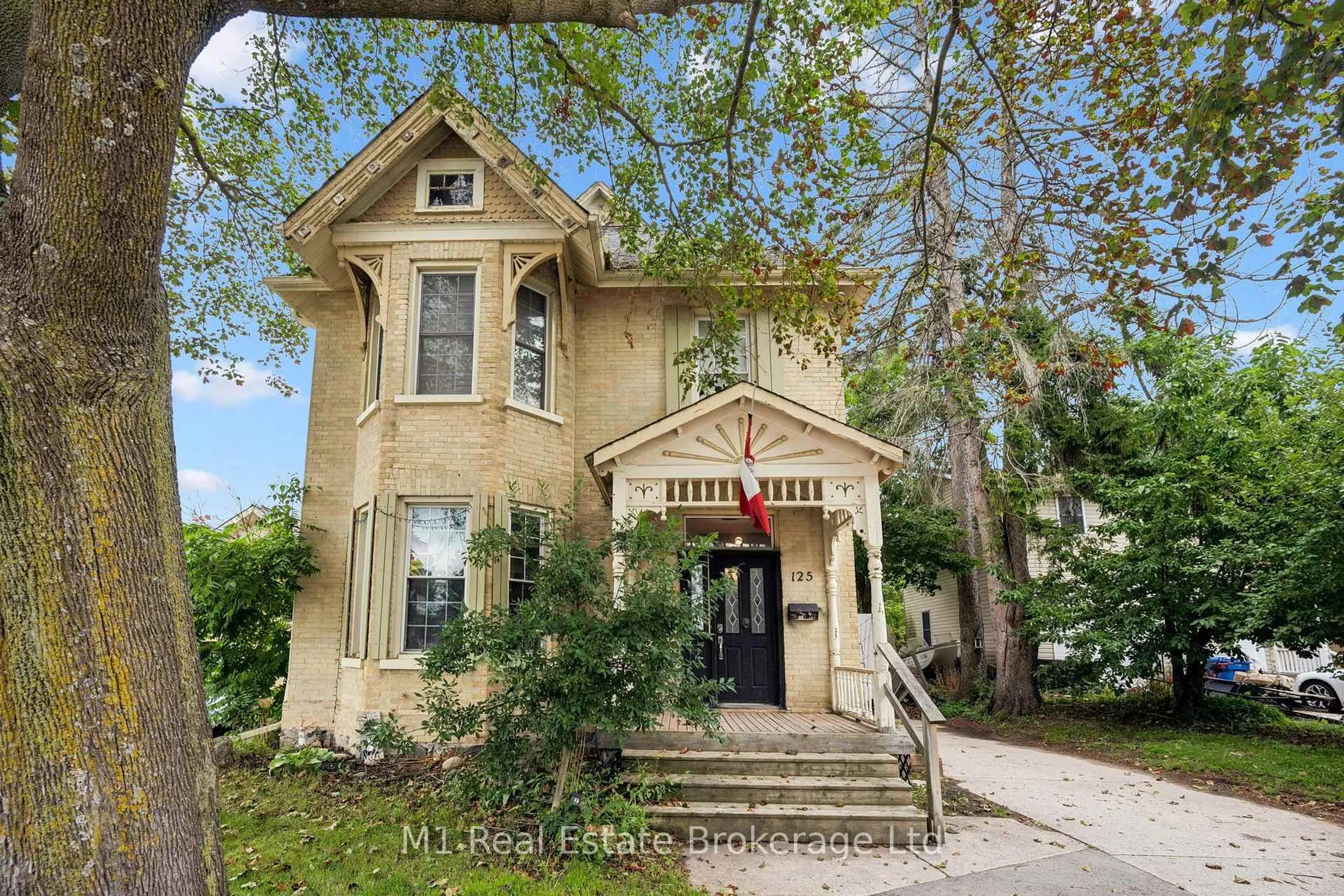 Home with brick exterior material, building for 125 Elora St, Minto Ontario N0G 1Z0