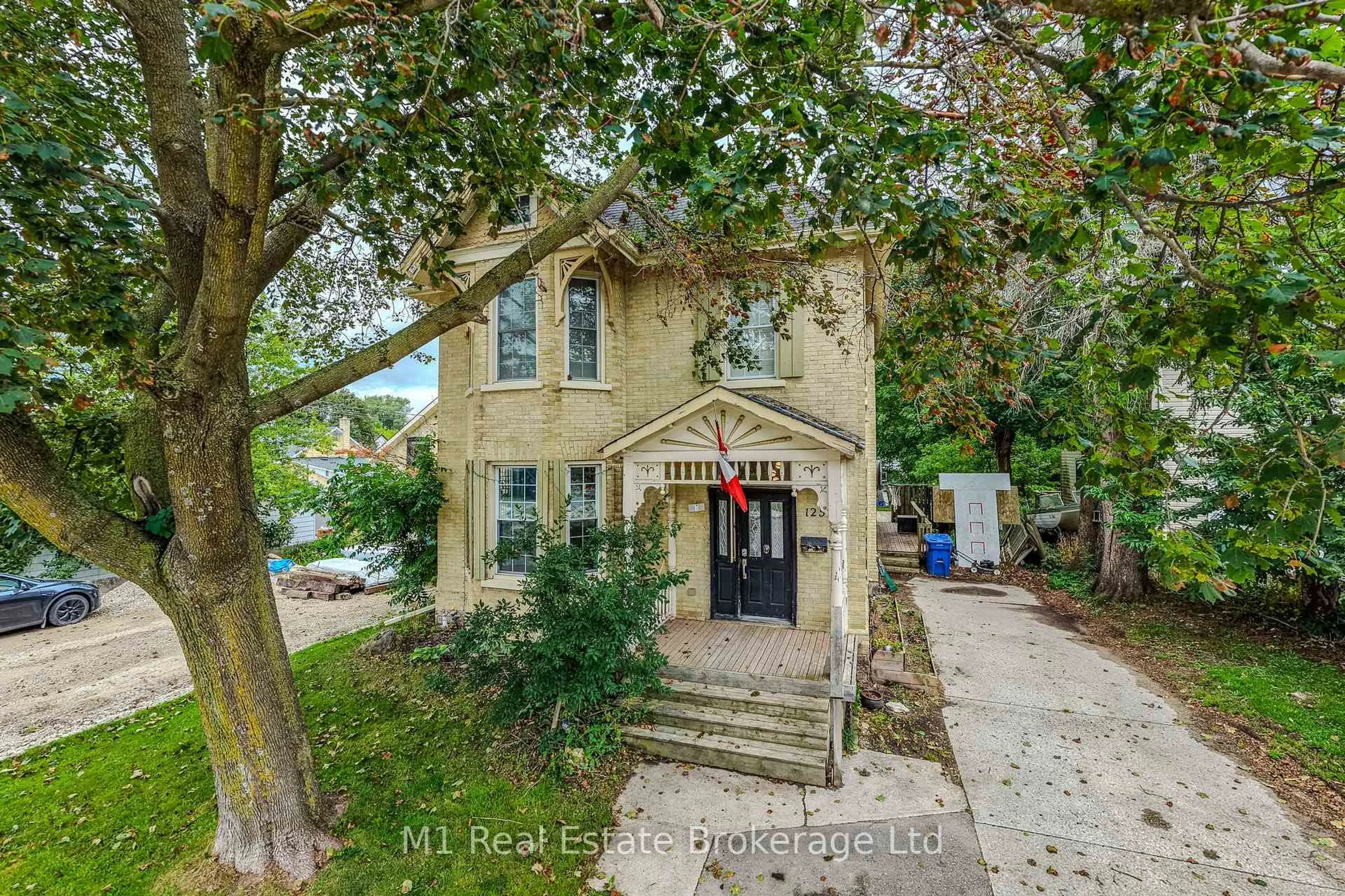A pic from outside/outdoor area/front of a property/back of a property/a pic from drone, street for 125 Elora St, Minto Ontario N0G 1Z0