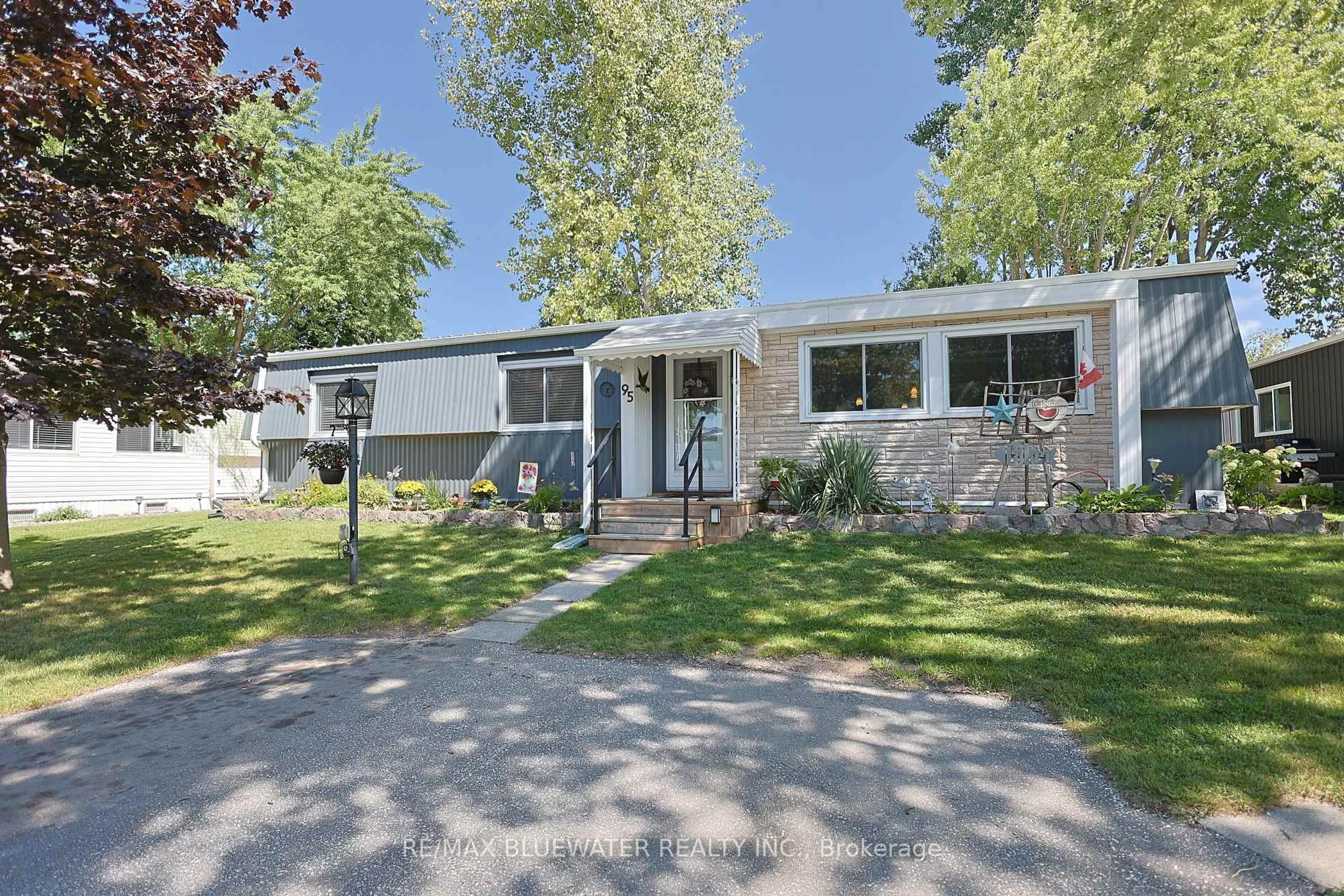 Home with vinyl exterior material, street for 95 Shannon Blvd, South Huron Ontario N0M 1T0