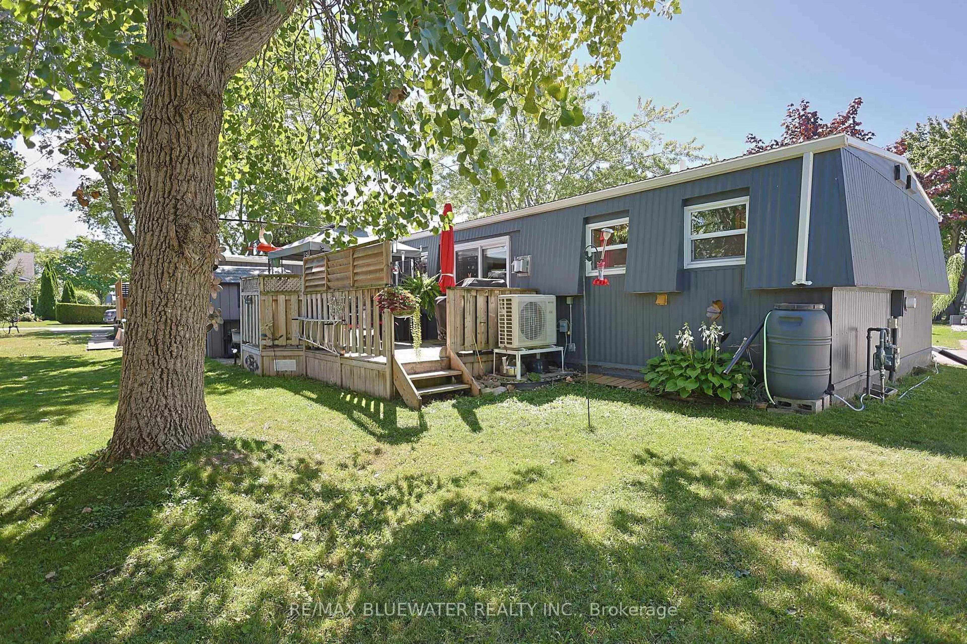 Patio, street for 95 Shannon Blvd, South Huron Ontario N0M 1T0