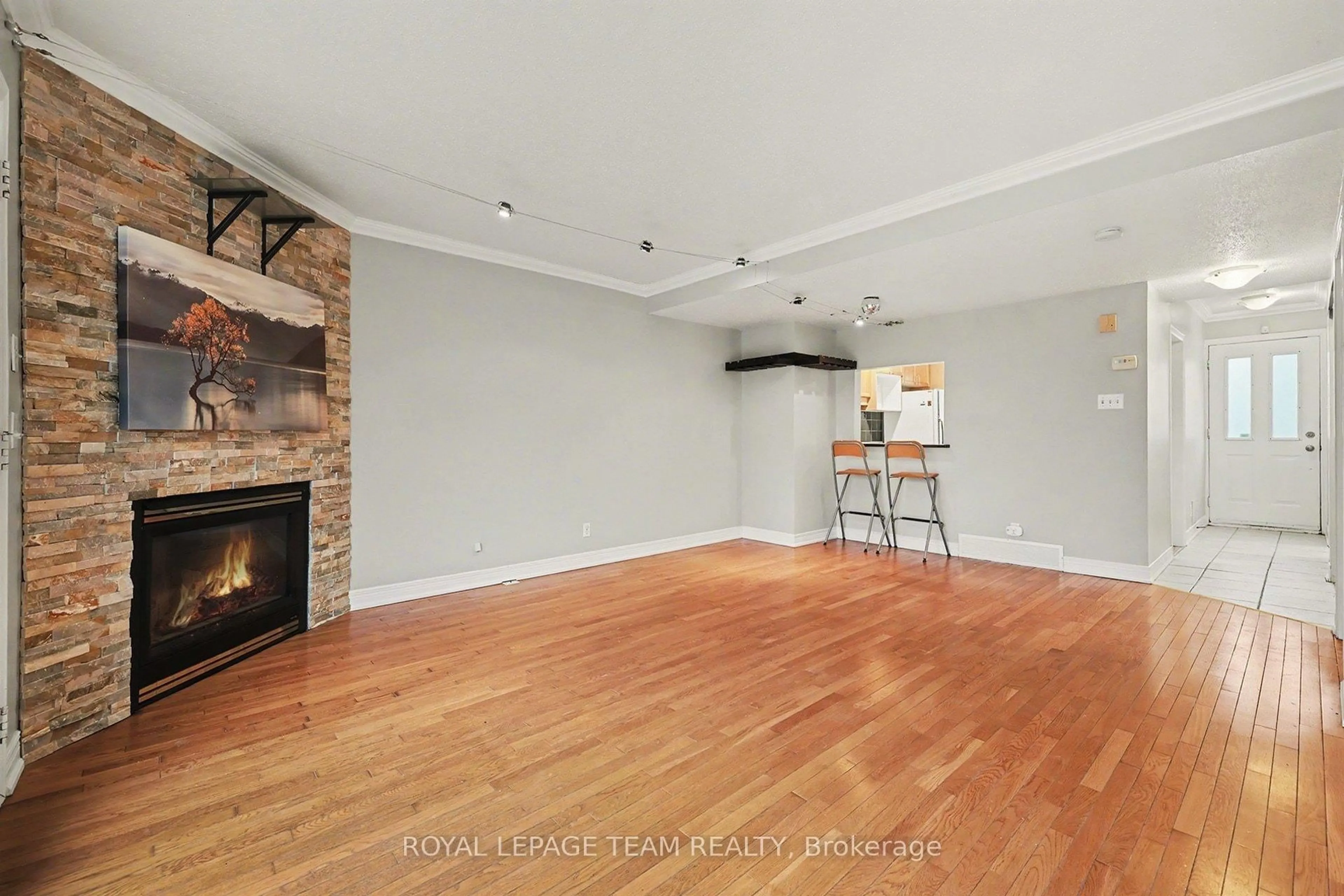 Unknown for 187 MONTEREY Dr, Ottawa Ontario K2H 7A9