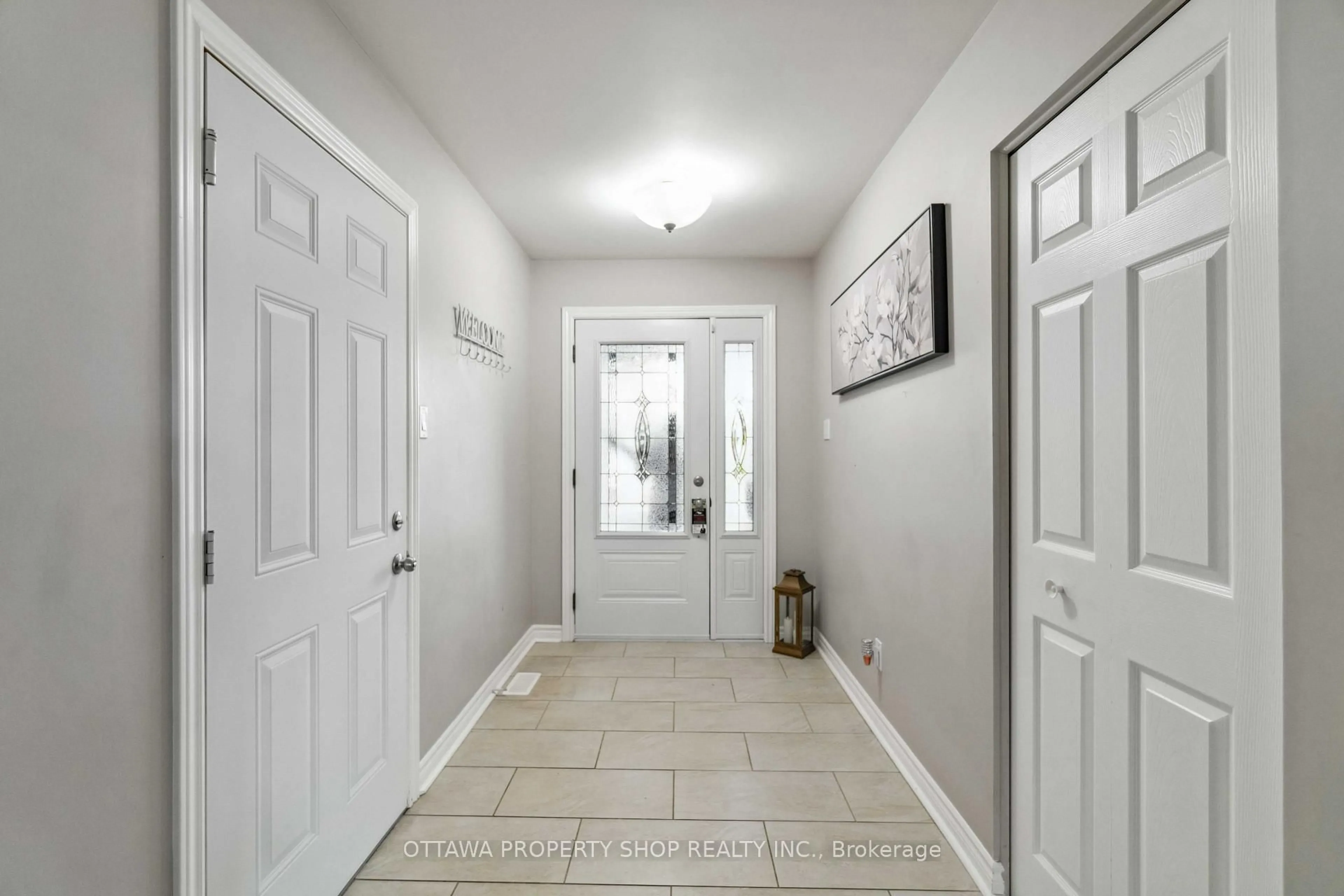 Indoor entryway for 863 Oceane St, The Nation Ontario K0A 2M0