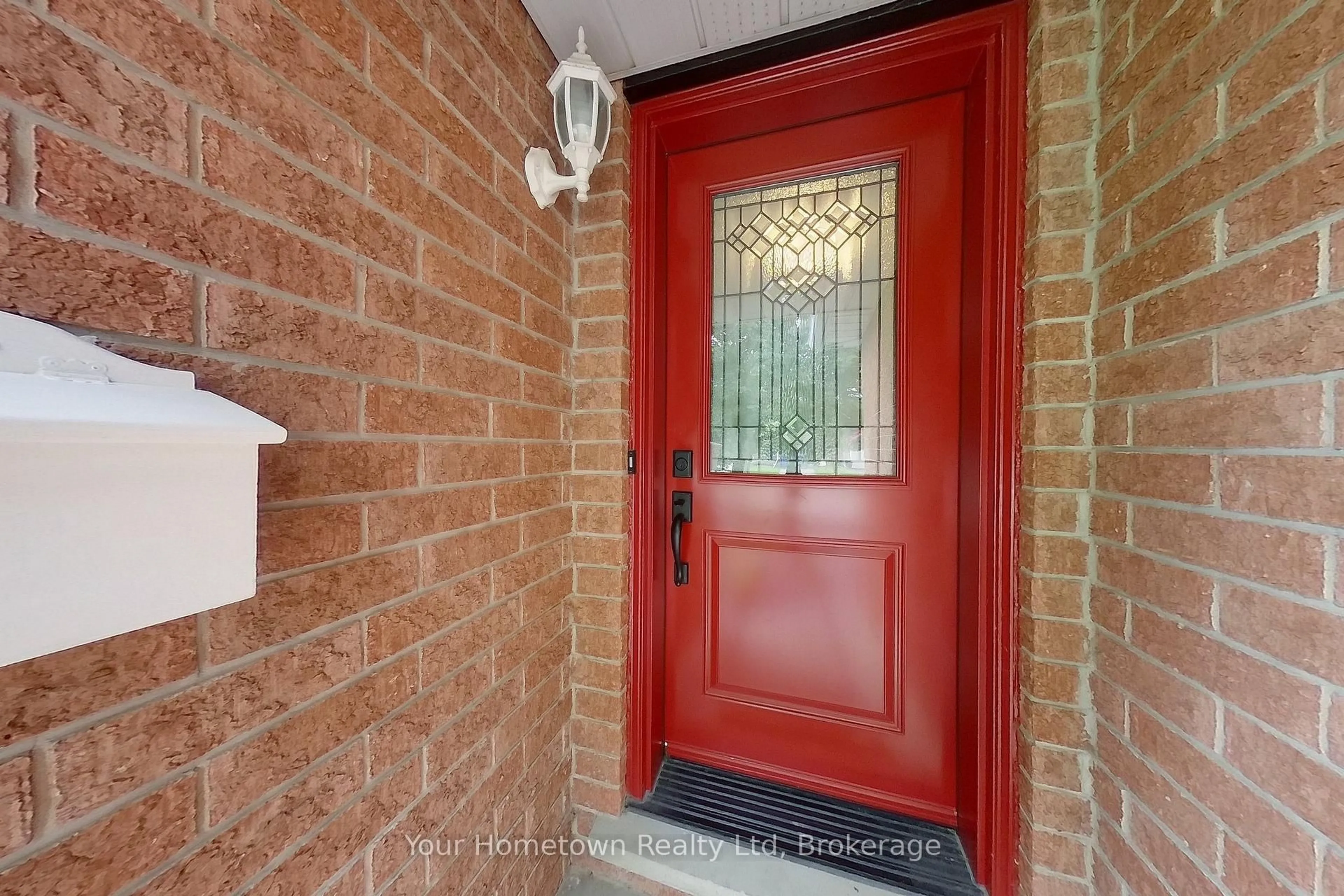 Indoor entryway for 428 Flannery Dr, Centre Wellington Ontario N1M 3P4